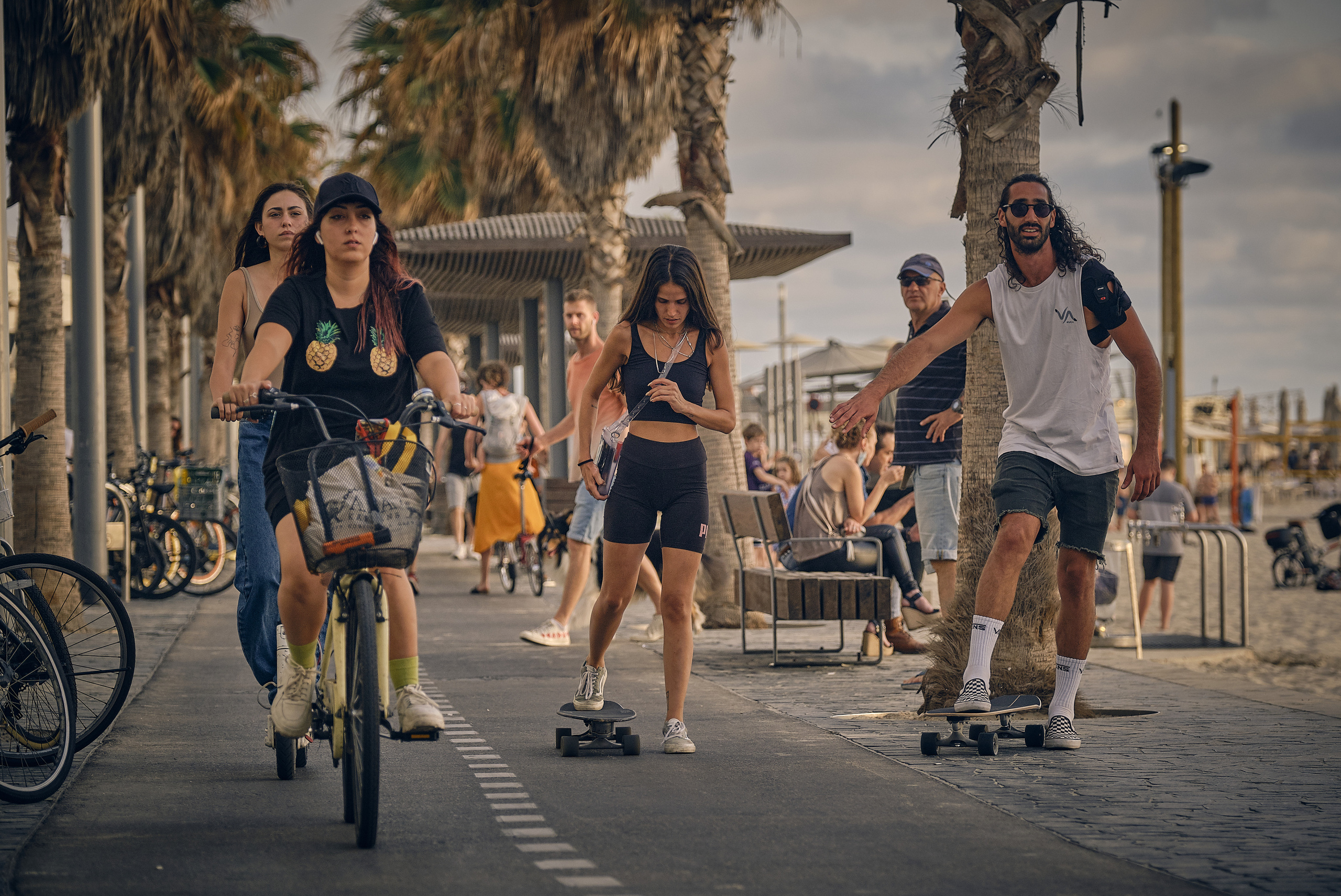 Ron. Tel Aviv Street. Middle East Photo Agency — Свадьбы, Бар и Бат-мицва, Брит, Театр, Магниты, Портреты