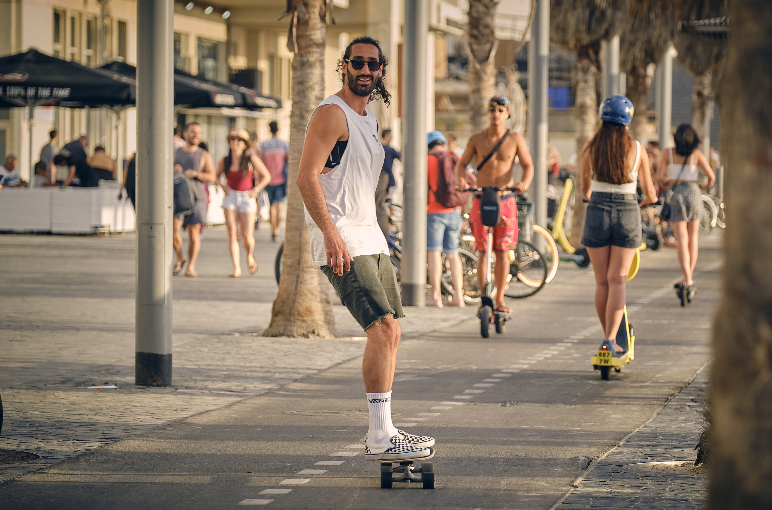 Ron. Tel Aviv Street. Middle East Photo Agency — Свадьбы, Бар и Бат-мицва, Брит, Театр, Магниты, Портреты