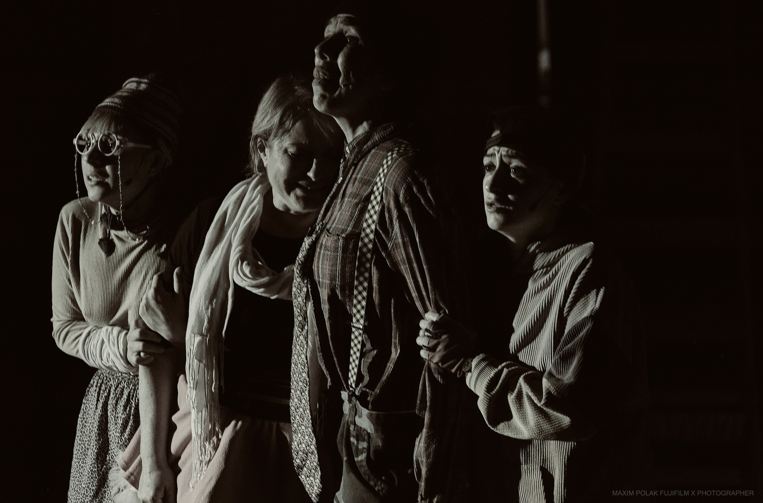 Theater inoi. Middle East Photo Agency סוכנות צילום המזרח התיכון — צילום מקצועי והדפסת מגנטים לאירועים