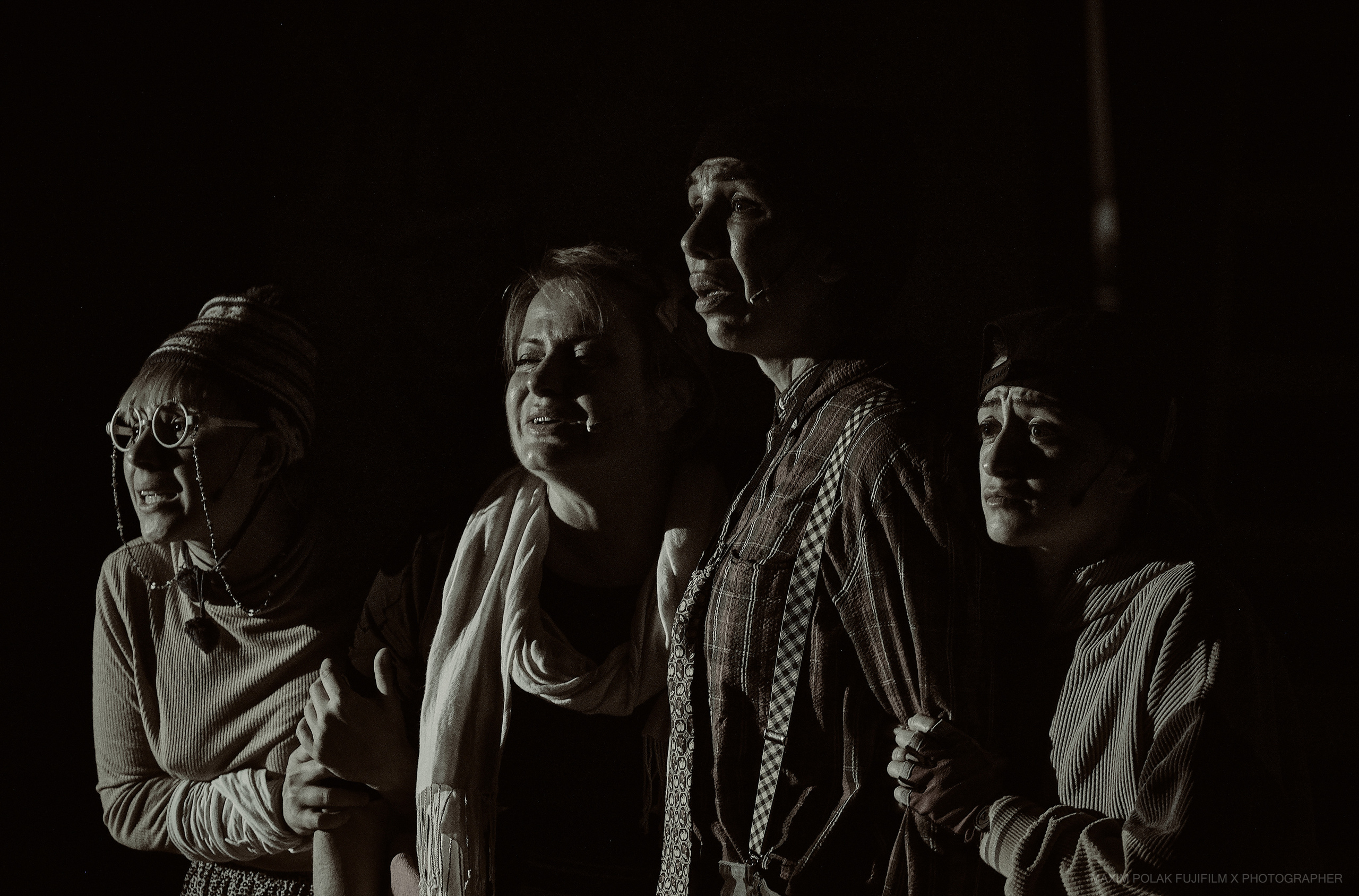 Theater inoi. Middle East Photo Agency סוכנות צילום המזרח התיכון — צילום מקצועי והדפסת מגנטים לאירועים