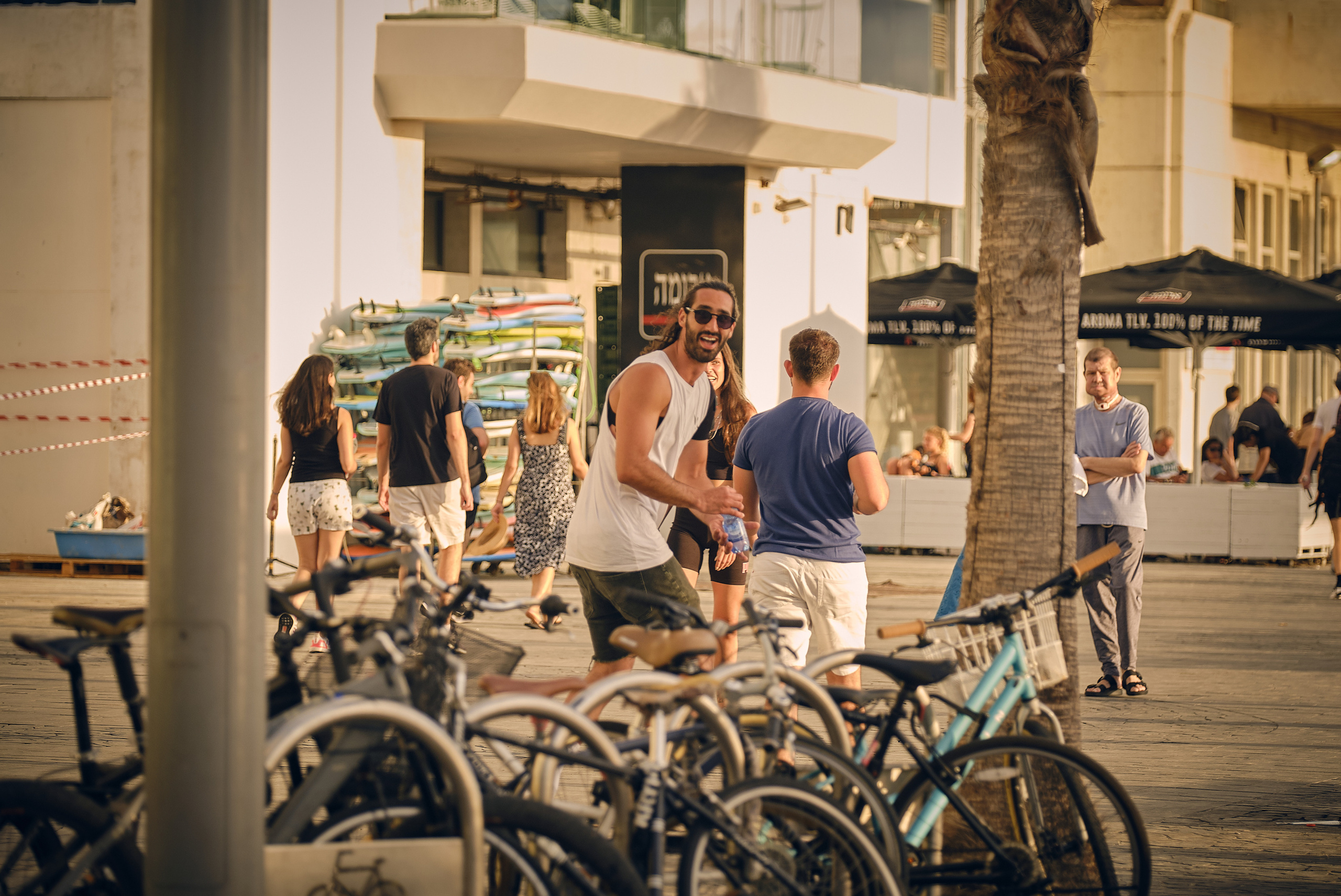 Ron. Tel Aviv Street. Middle East Photo Agency — Свадьбы, Бар и Бат-мицва, Брит, Театр, Магниты, Портреты