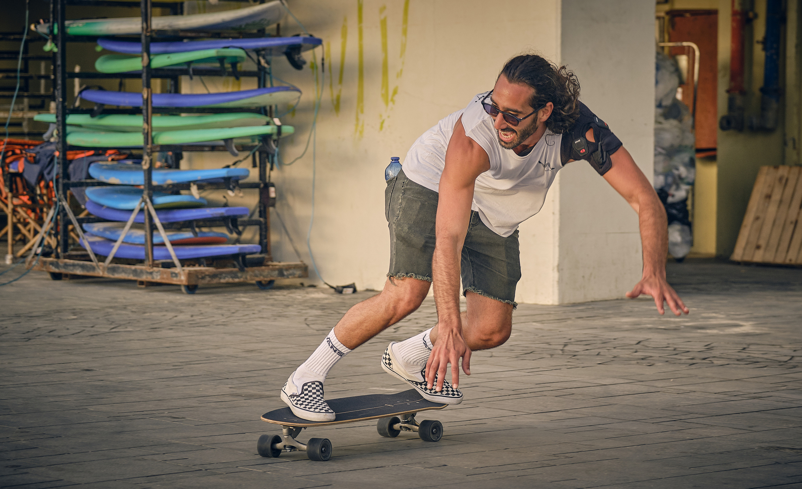 Ron. Tel Aviv Street. Middle East Photo Agency — Свадьбы, Бар и Бат-мицва, Брит, Театр, Магниты, Портреты