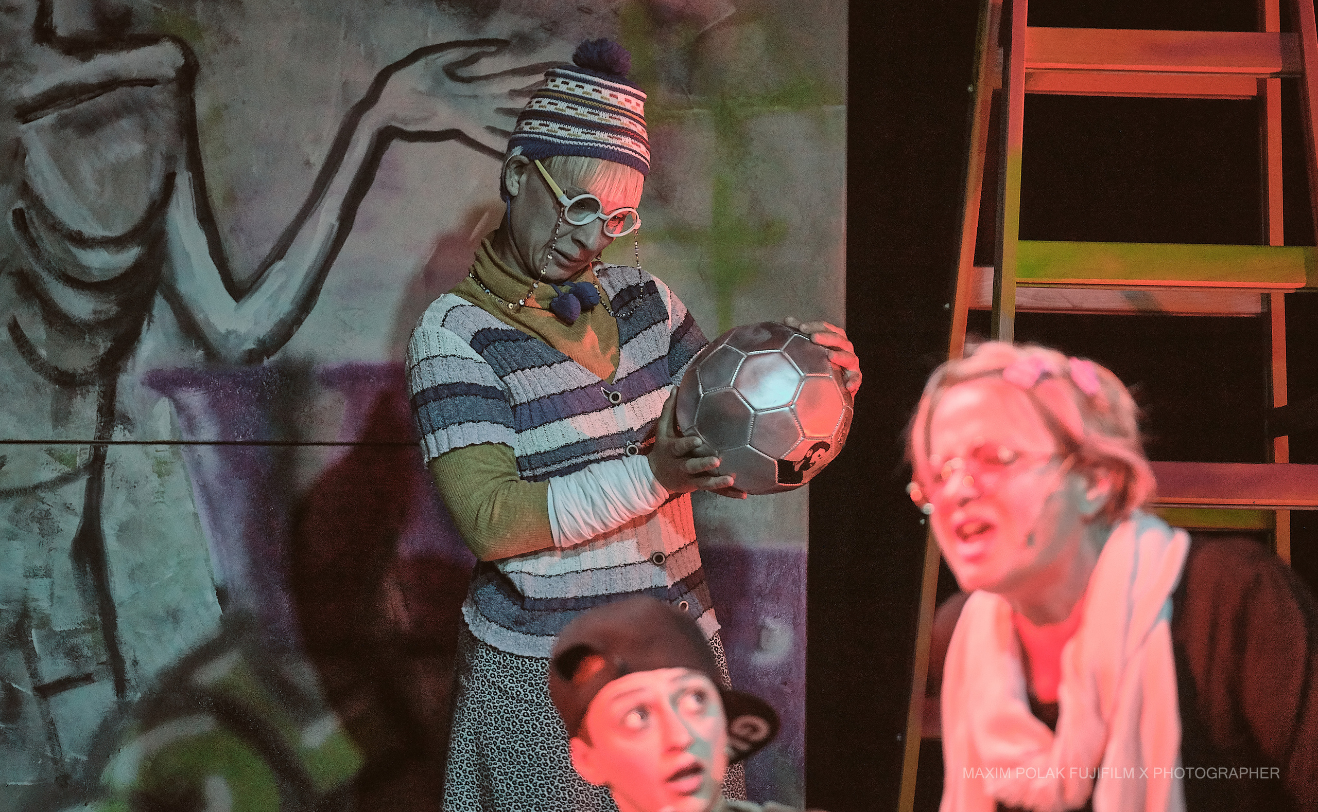 Theater inoi. Middle East Photo Agency סוכנות צילום המזרח התיכון — צילום מקצועי והדפסת מגנטים לאירועים