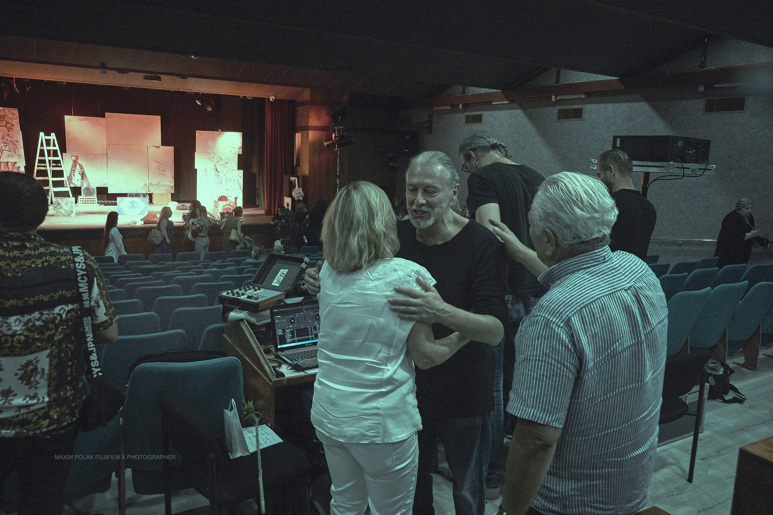 Theater inoi. Middle East Photo Agency סוכנות צילום המזרח התיכון — צילום מקצועי והדפסת מגנטים לאירועים