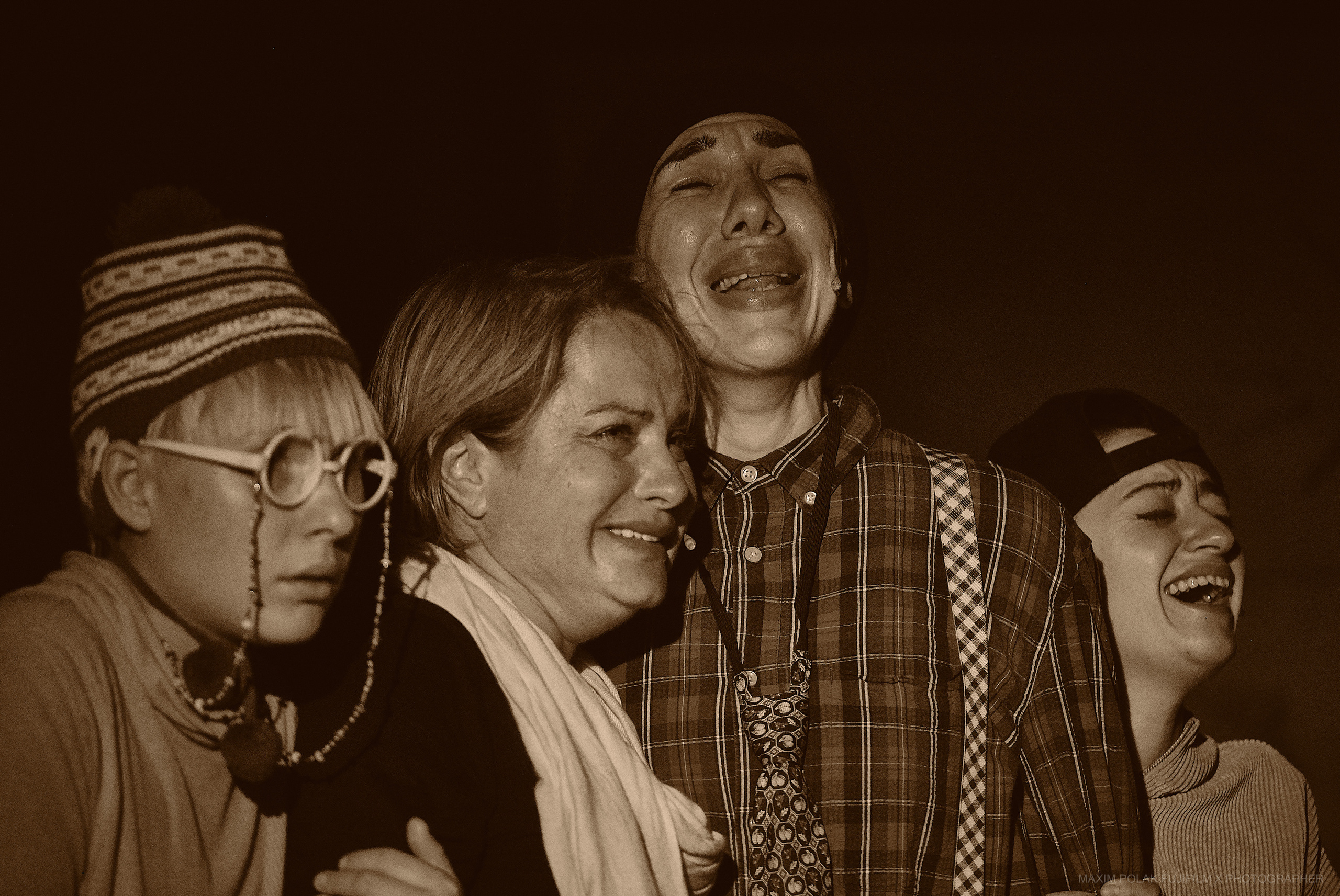 Theater inoi. Middle East Photo Agency סוכנות צילום המזרח התיכון — צילום מקצועי והדפסת מגנטים לאירועים