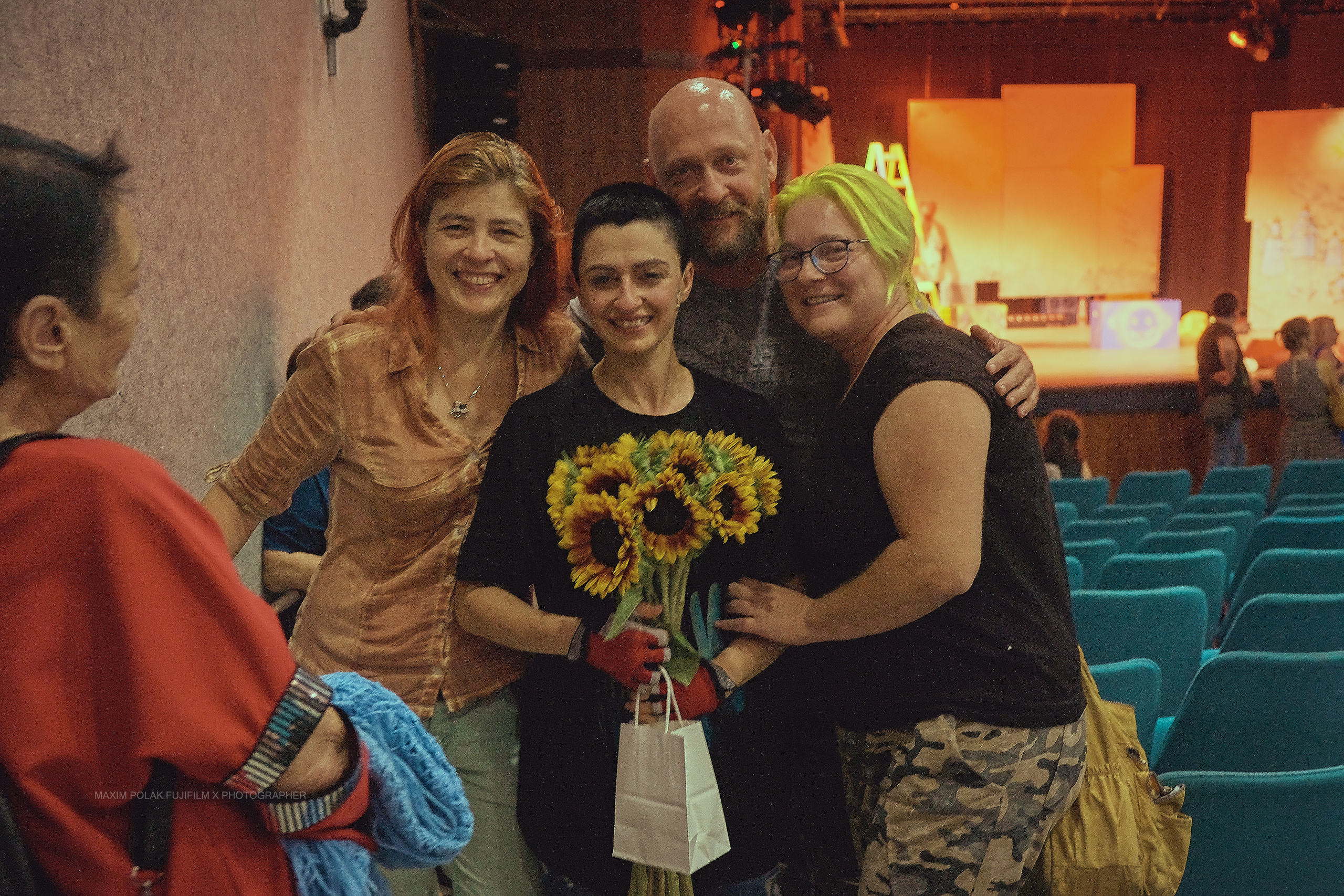 Theater inoi. Middle East Photo Agency סוכנות צילום המזרח התיכון — צילום מקצועי והדפסת מגנטים לאירועים