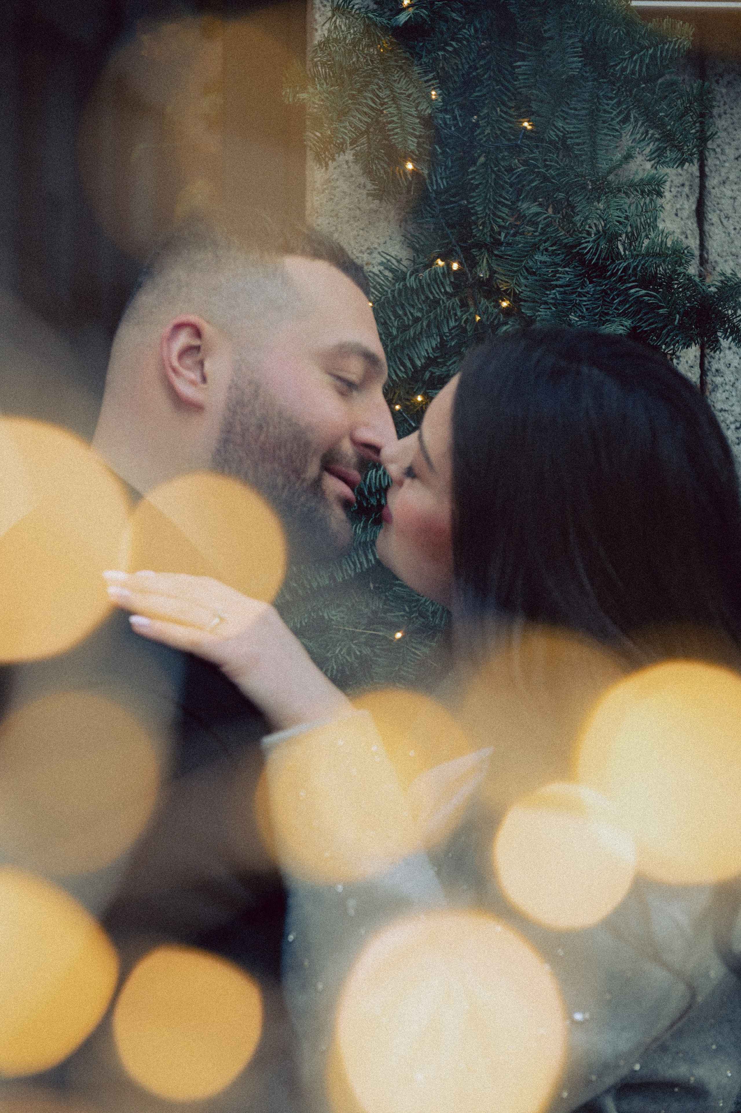 servizio fotografico coppia Milano, coppia innamorata Italia, fotografia naturale di coppia, coppia in movimento Milano, servizio fotografico spontaneo Milano, amore e viaggio Italia, servizio fotografico di coppia Milano, fotografia love story Milano, coppia romantica Italia, ritratto di coppia Milano, primo piano coppia innamorata, fotografia emozionale Milano,