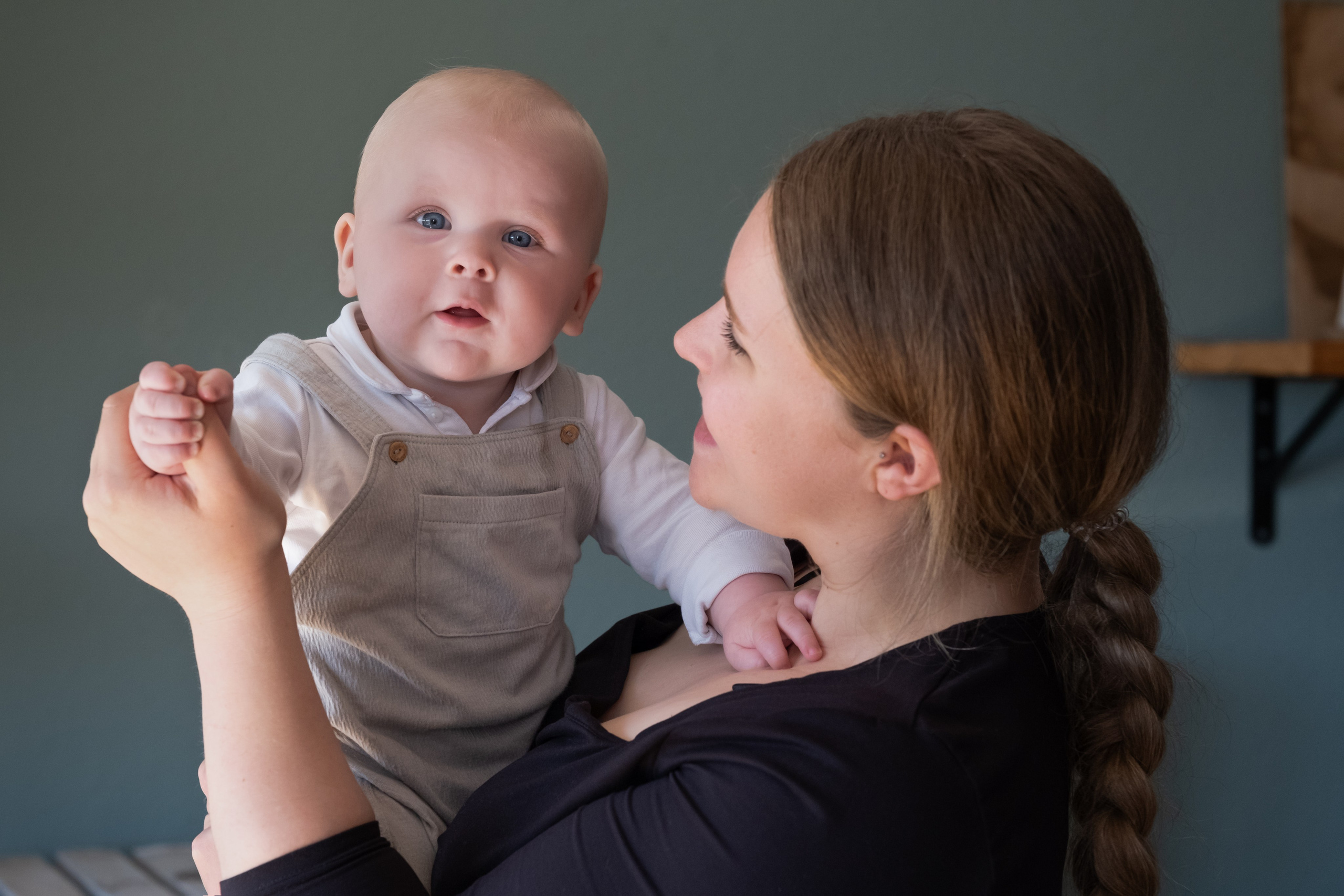 Sußer Junge. Newborn Baby Fotografie Flensburg Babyfotoshooting