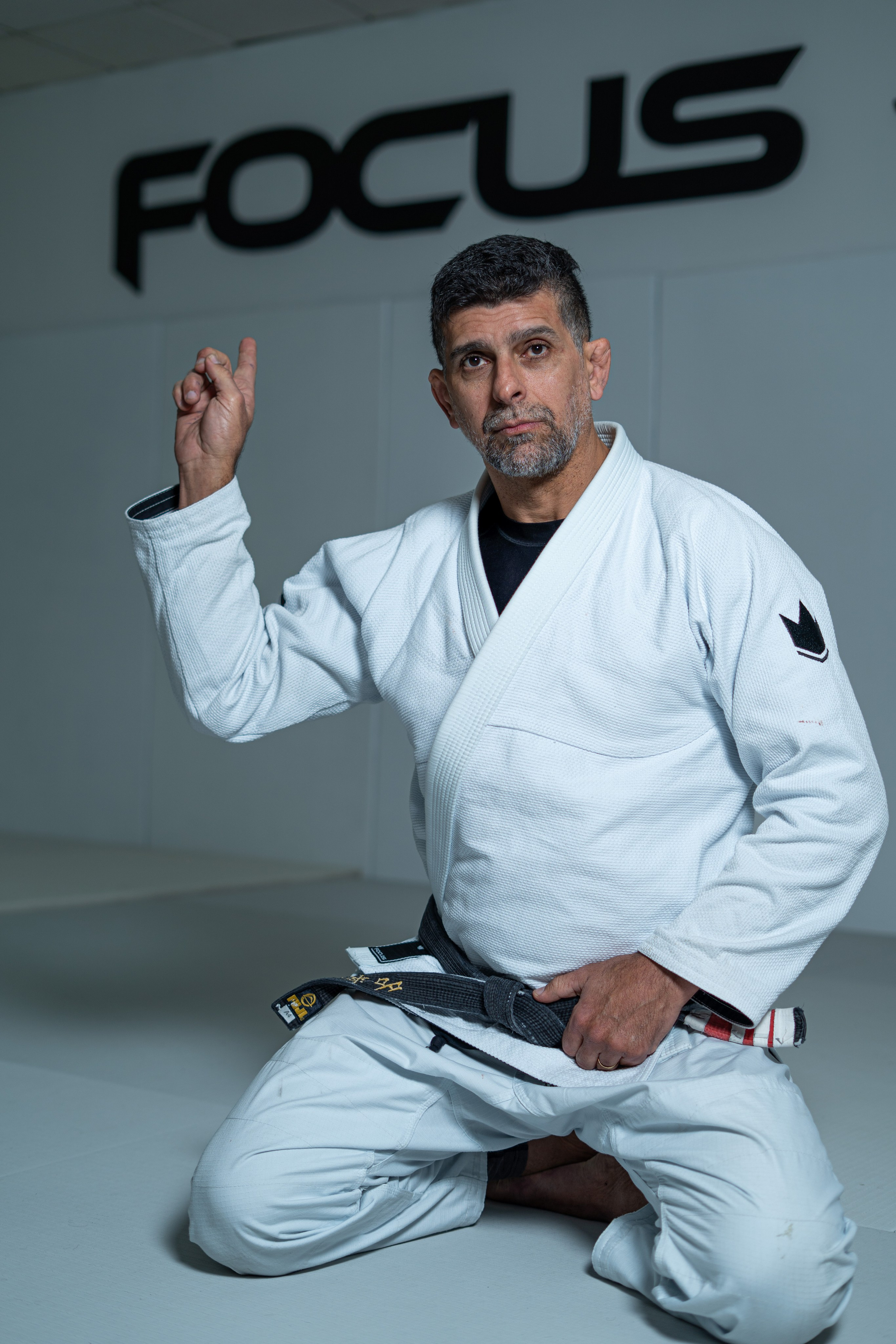 Alexandre Azevedo. Frames by Giovani Braga