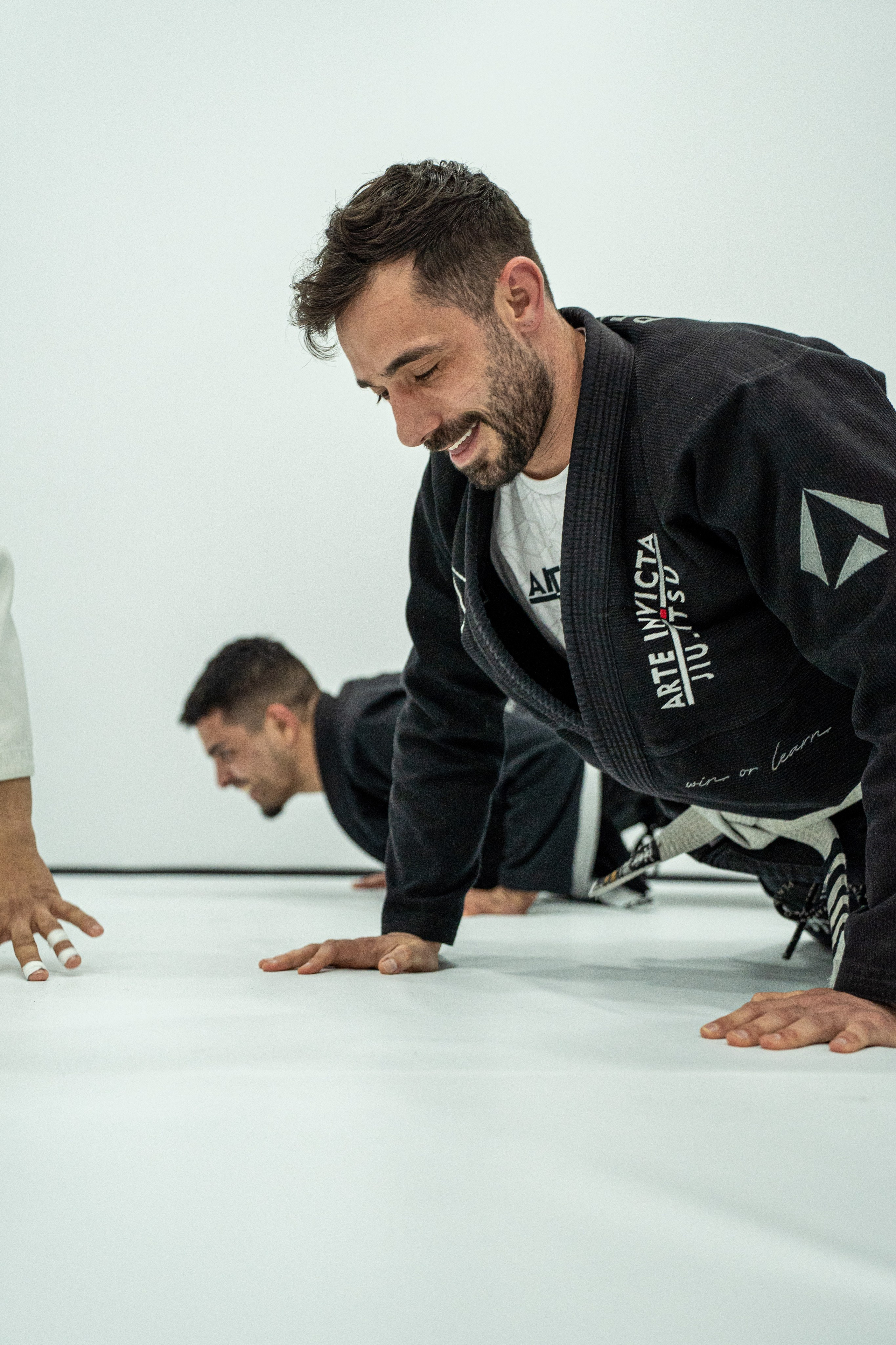 Arte Invicta — Graduação de Faixa. Frames by Giovani Braga