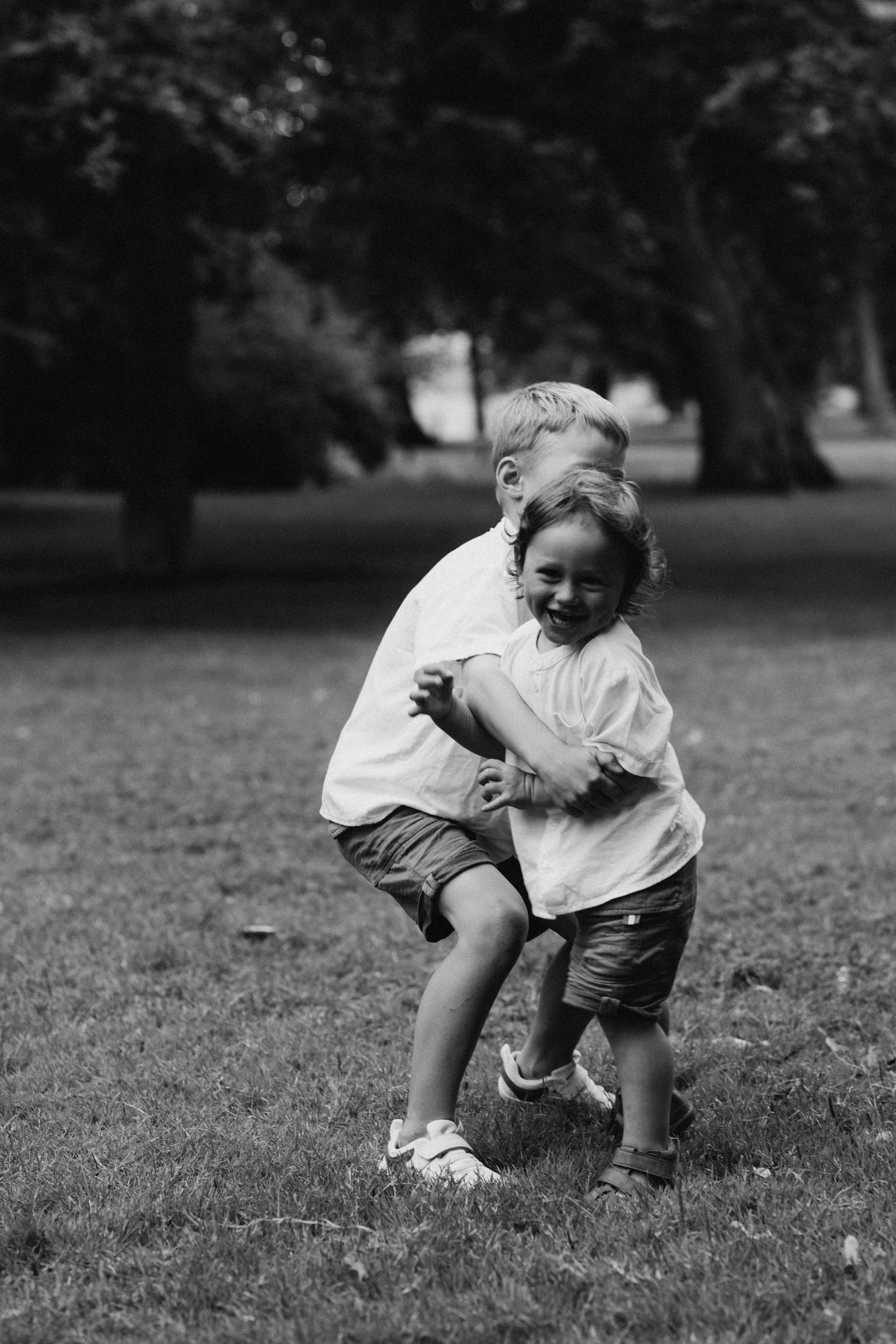 Kaivopuisto. Wedding and potrait photographer in Helsinki Vickan O