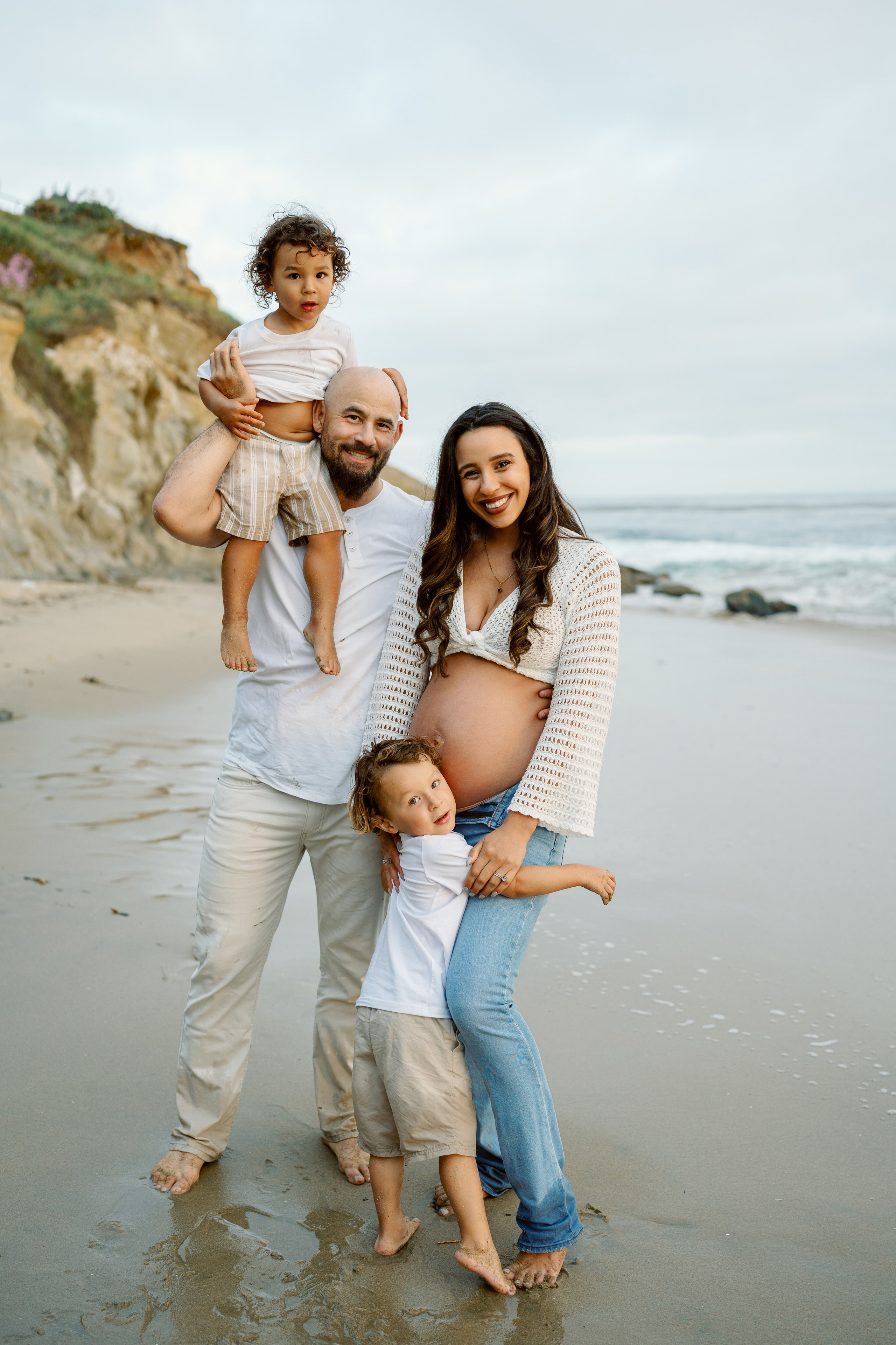 Maternity Photoshoot at Laguna Beach. Wedding Photography & Videography Team in California, Los Angeles, San Francisco, San Diego and Travel