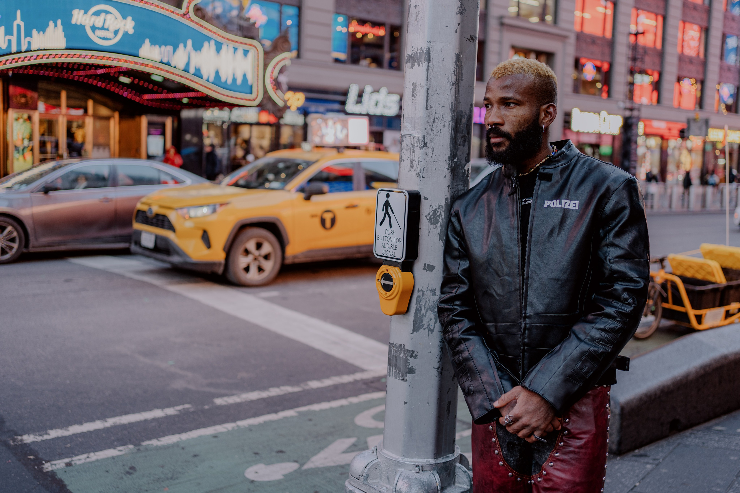 Times Square and 5th avenue. Videographer and photographer in New York // MAKAROV.VIDEO