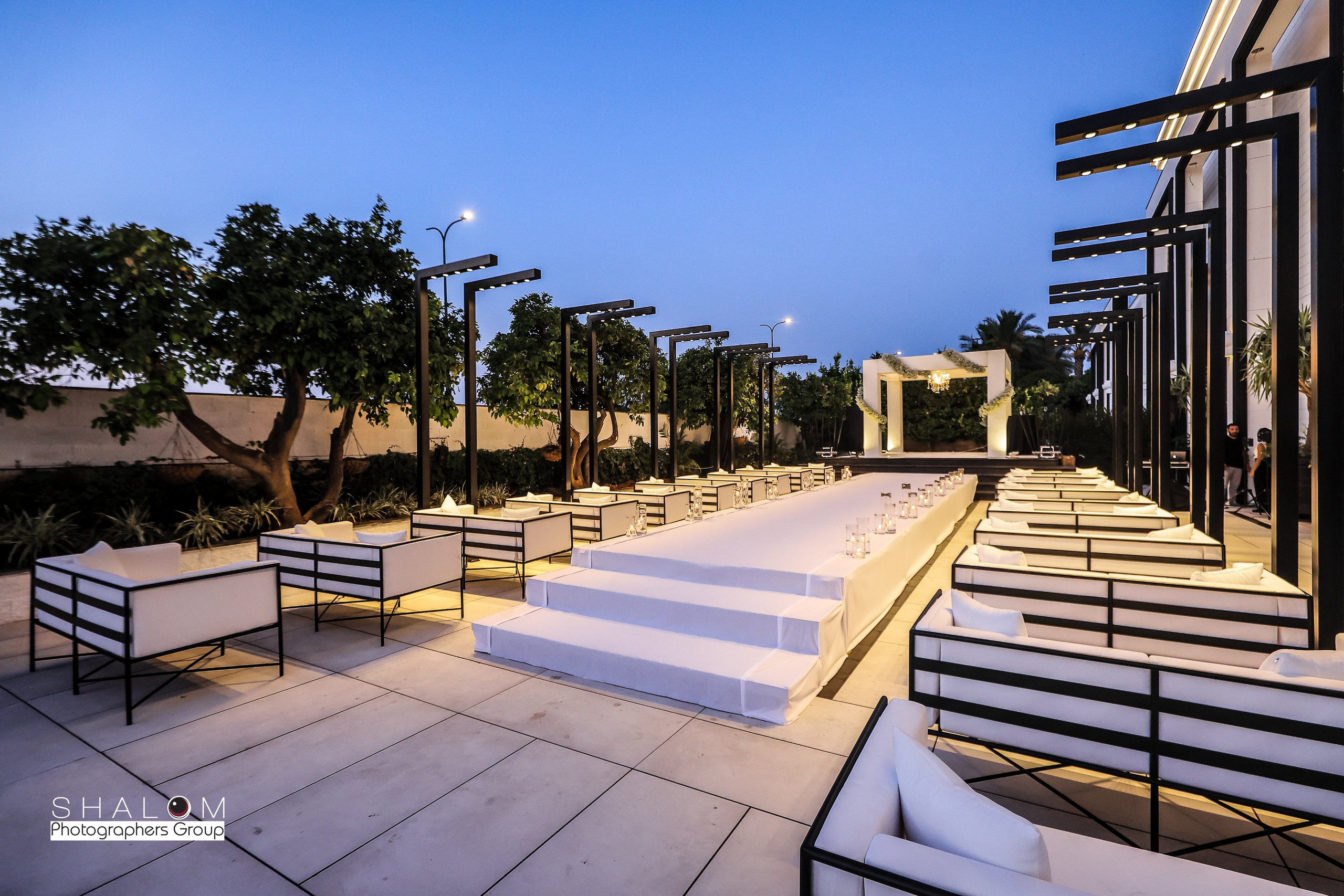 VIA / BASICO. Wedding and events photographers Studio Shalom