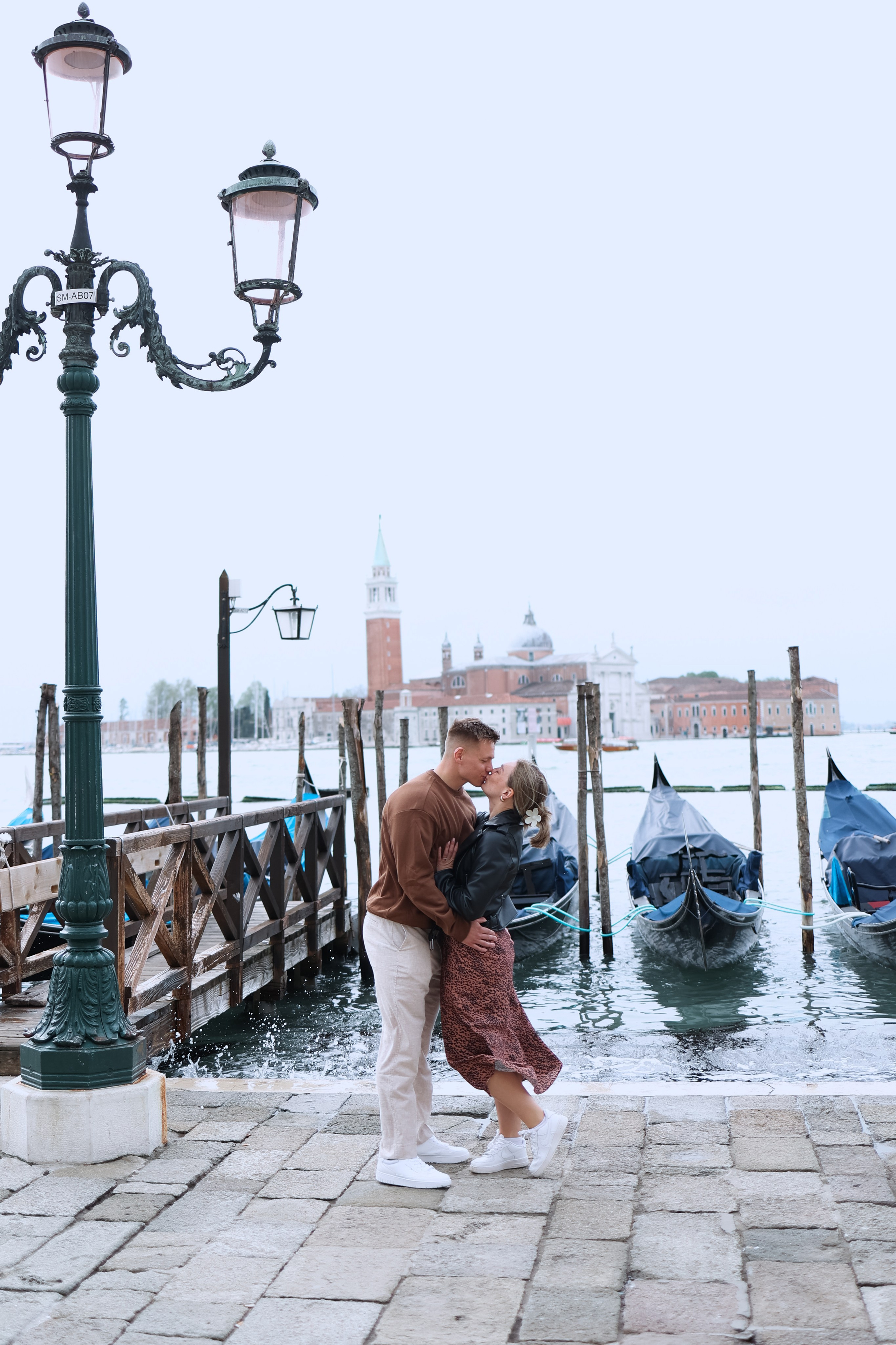 Wedding proposal at Scala Contarini del Bovolo. Photographer in Venice, Viktoria Antonova