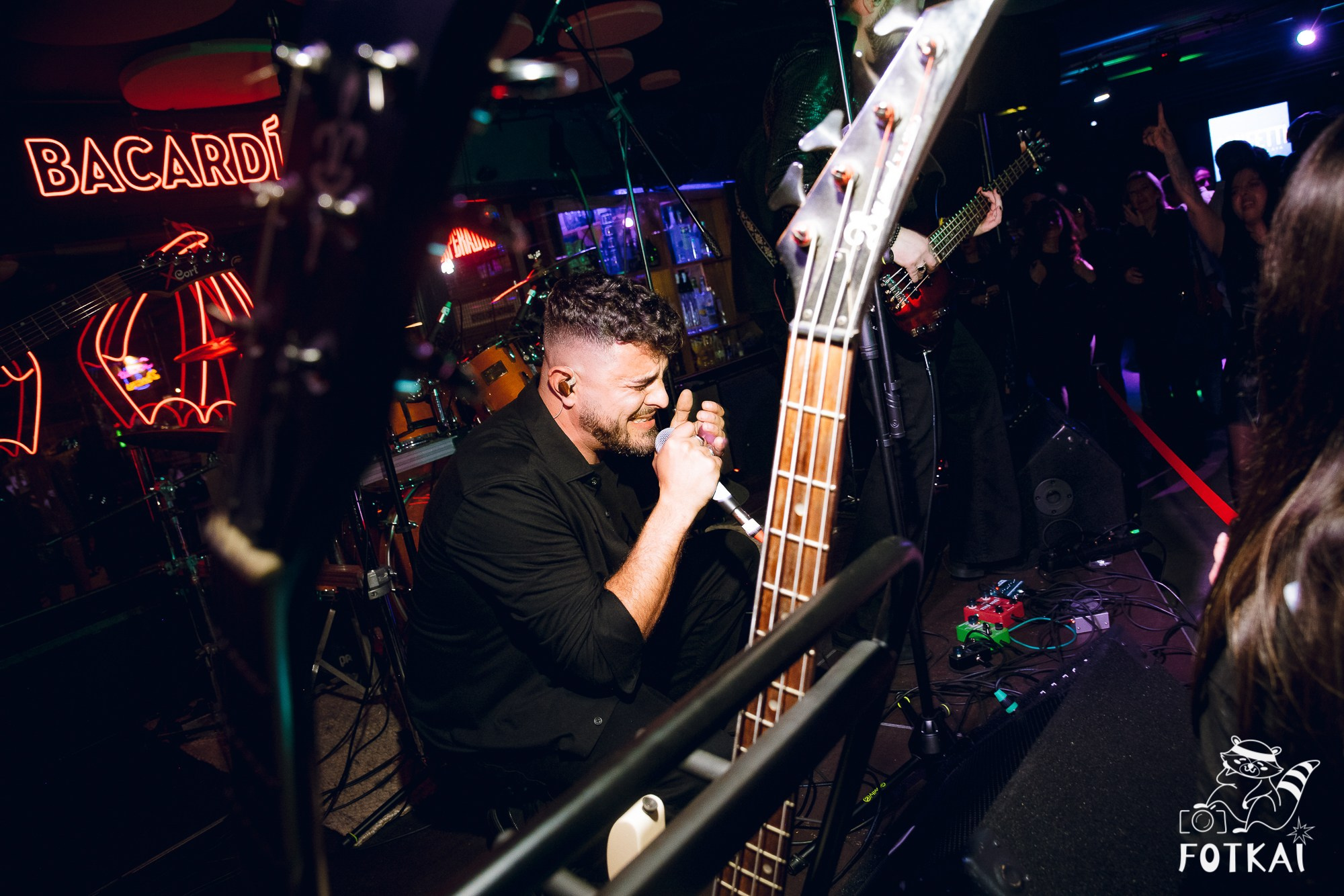 Концерт Delyrio в Confetti Playa Alicante — живое выступление группы, февраль 2026 | FOTKAI