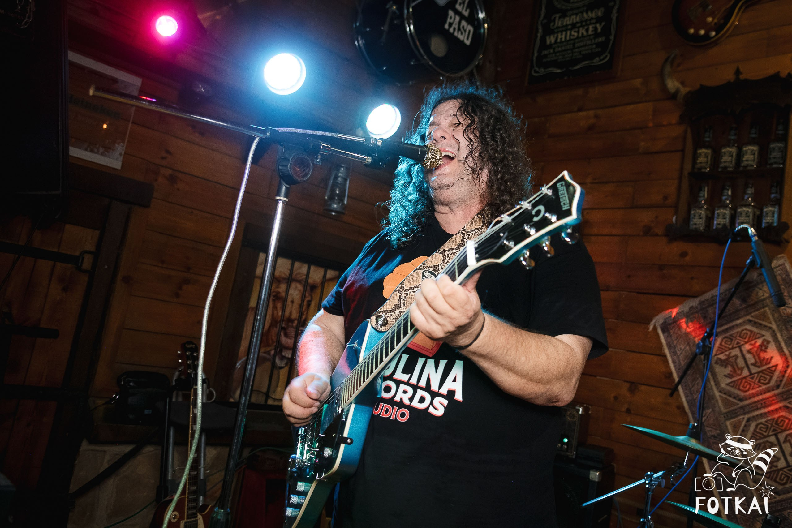 Santi Campillo en El Paso Rock Bar Torrevieja: Reportaje fotográfico 30.08.25 | FOTKAI