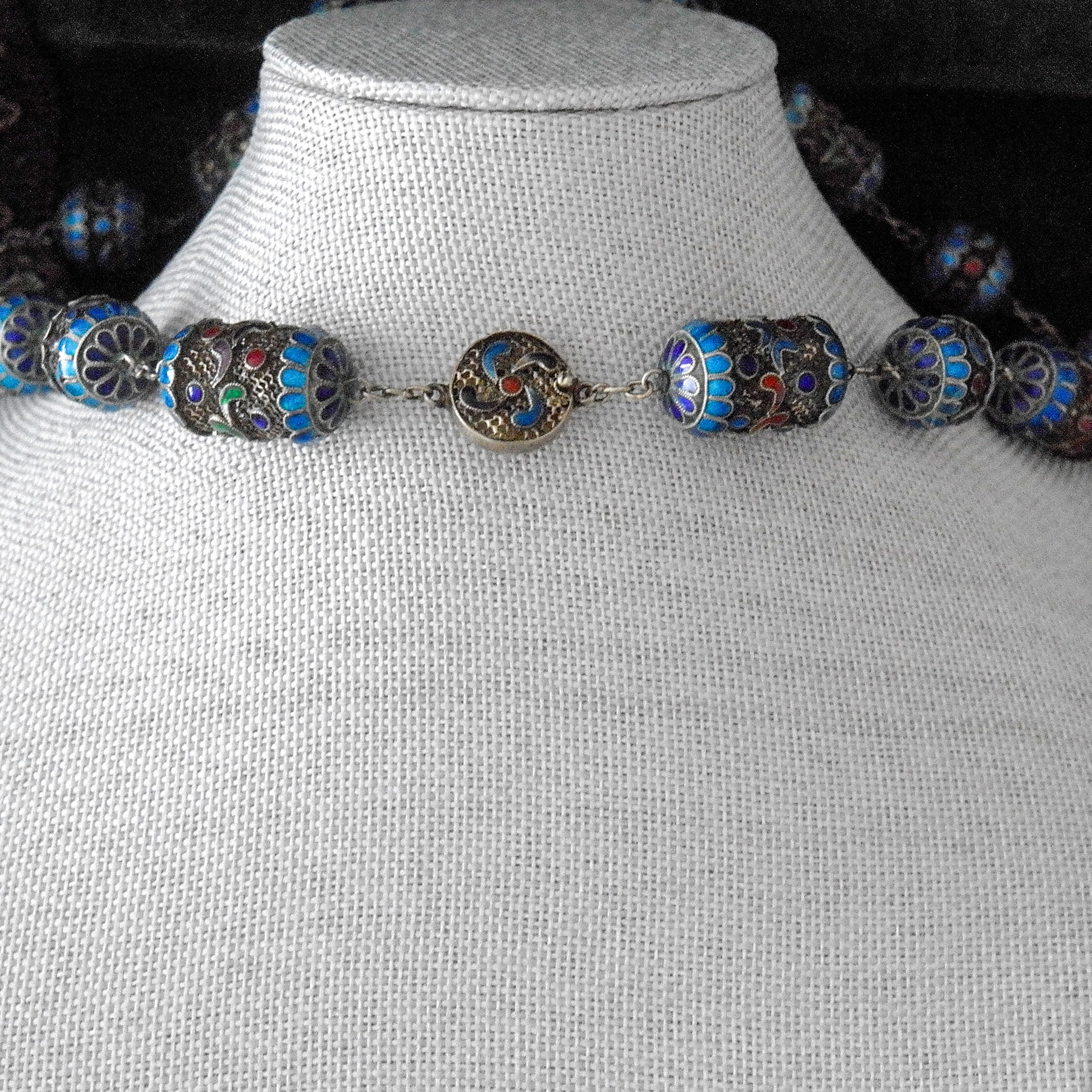 Bluered. Современнные и актикварные украшения в Барселоне, Москве и Санкт-Петербурге