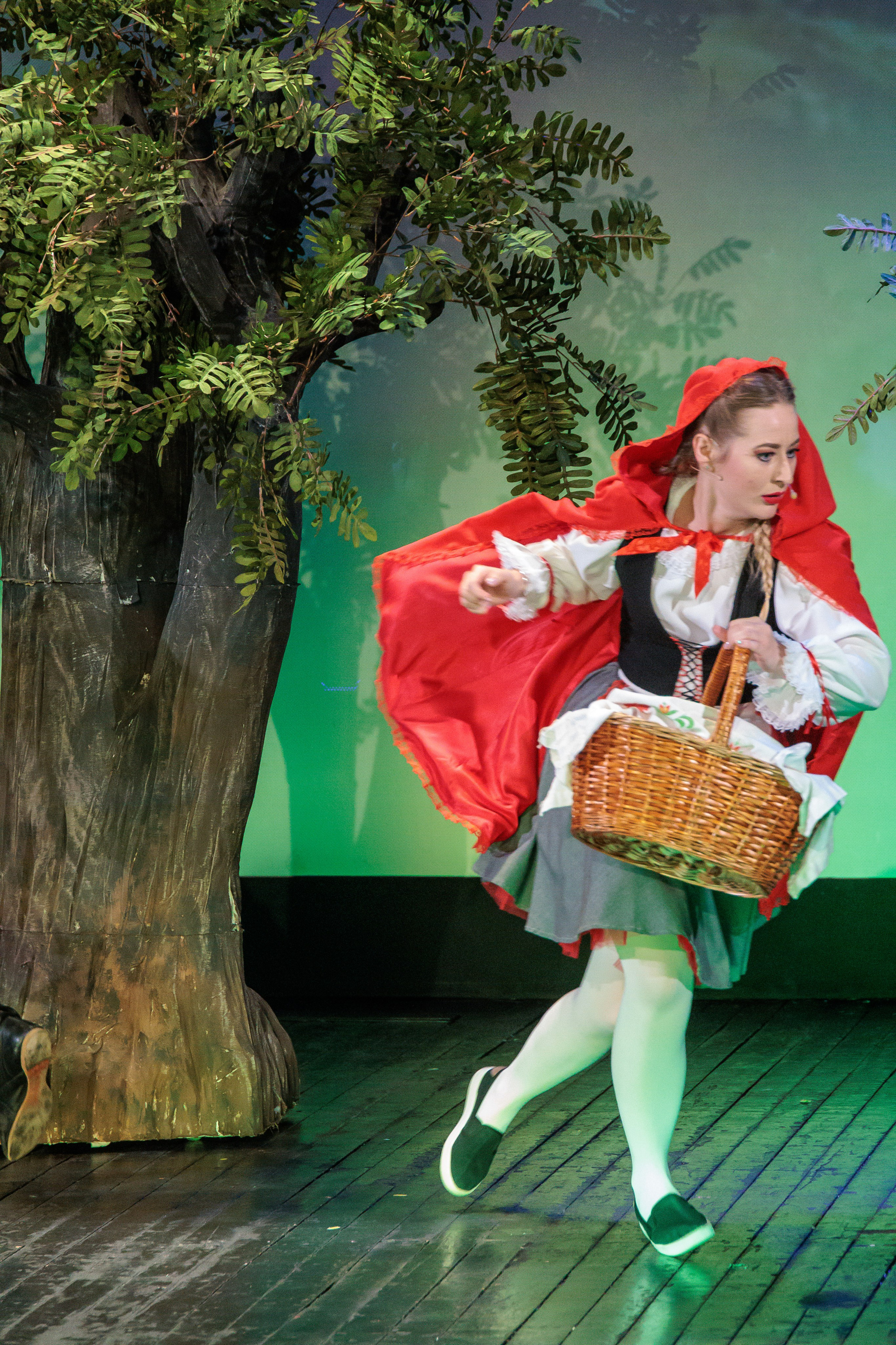 Clounella. Povestea Scufita rosie. ✔️ Фото Видео на свадьбы и крестины Молдова — Cinematic.md