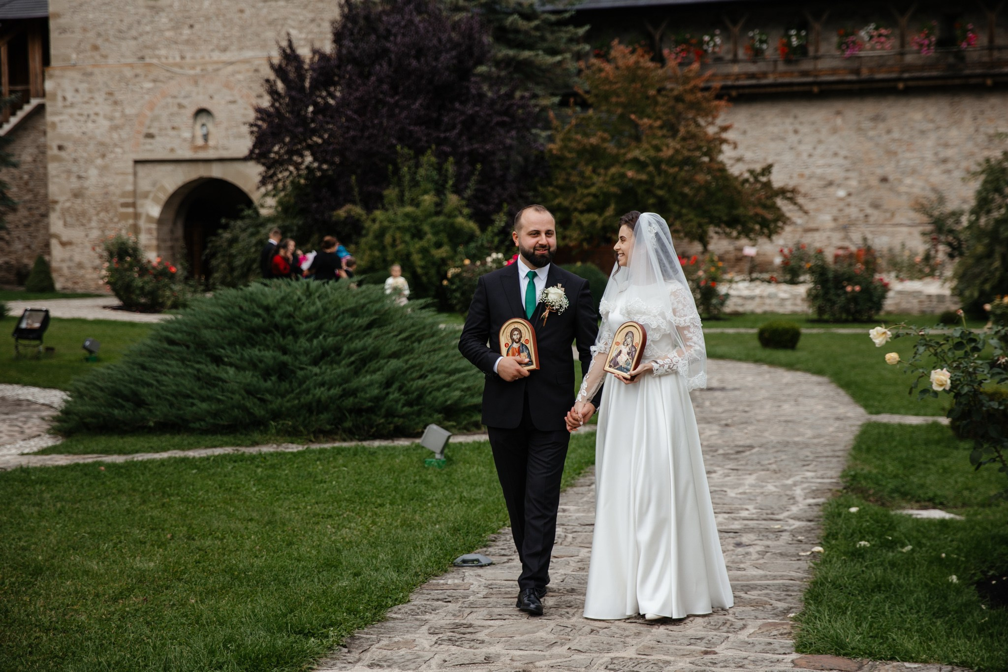 Nunta de Poveste la Sucevița: Cristi și Andreea. Servicii foto-video profesionale, pentru momente de neuitat