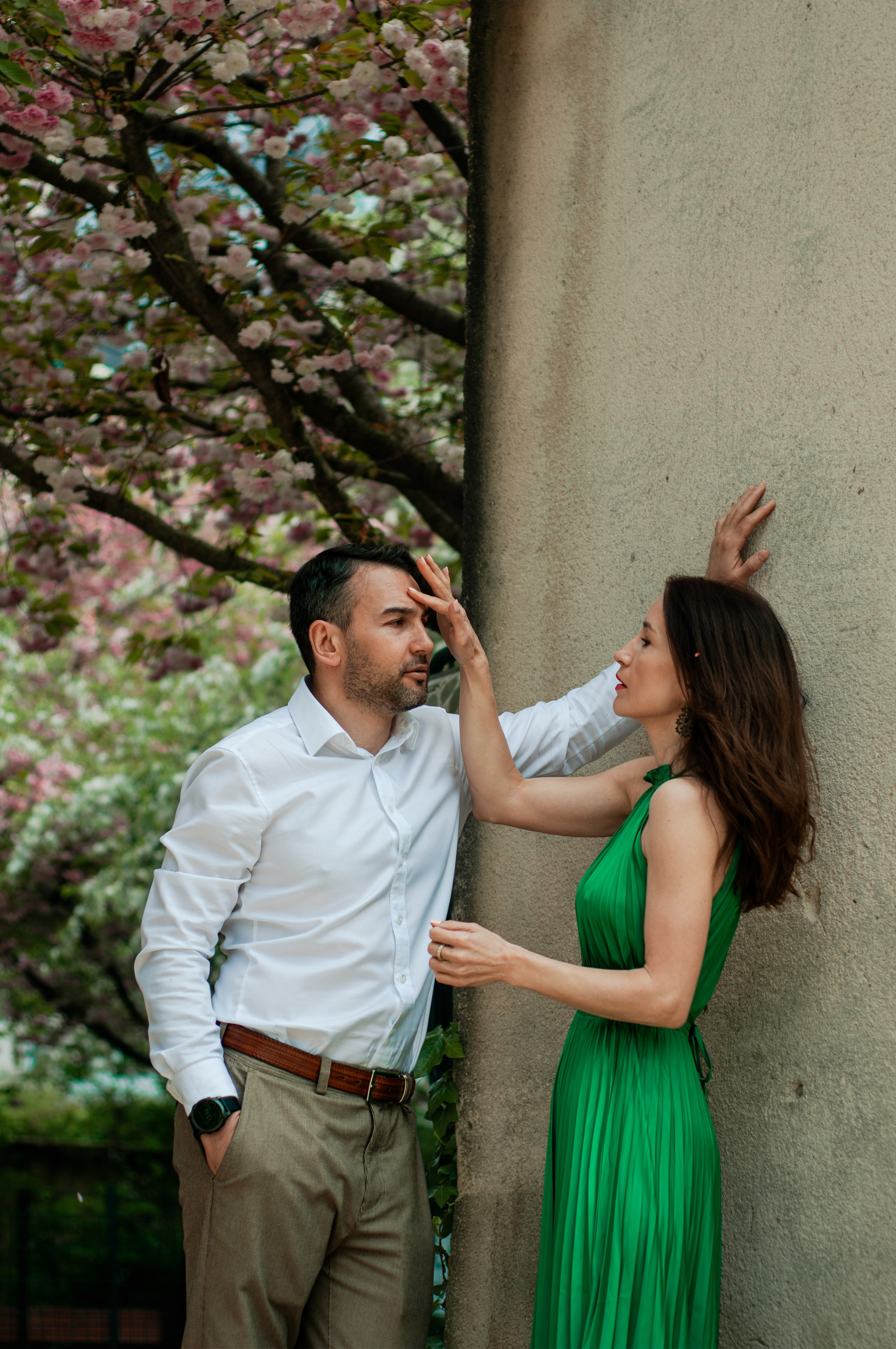 Couple photoshoot in blooming Marais. Paris photographer — Polina Osipova