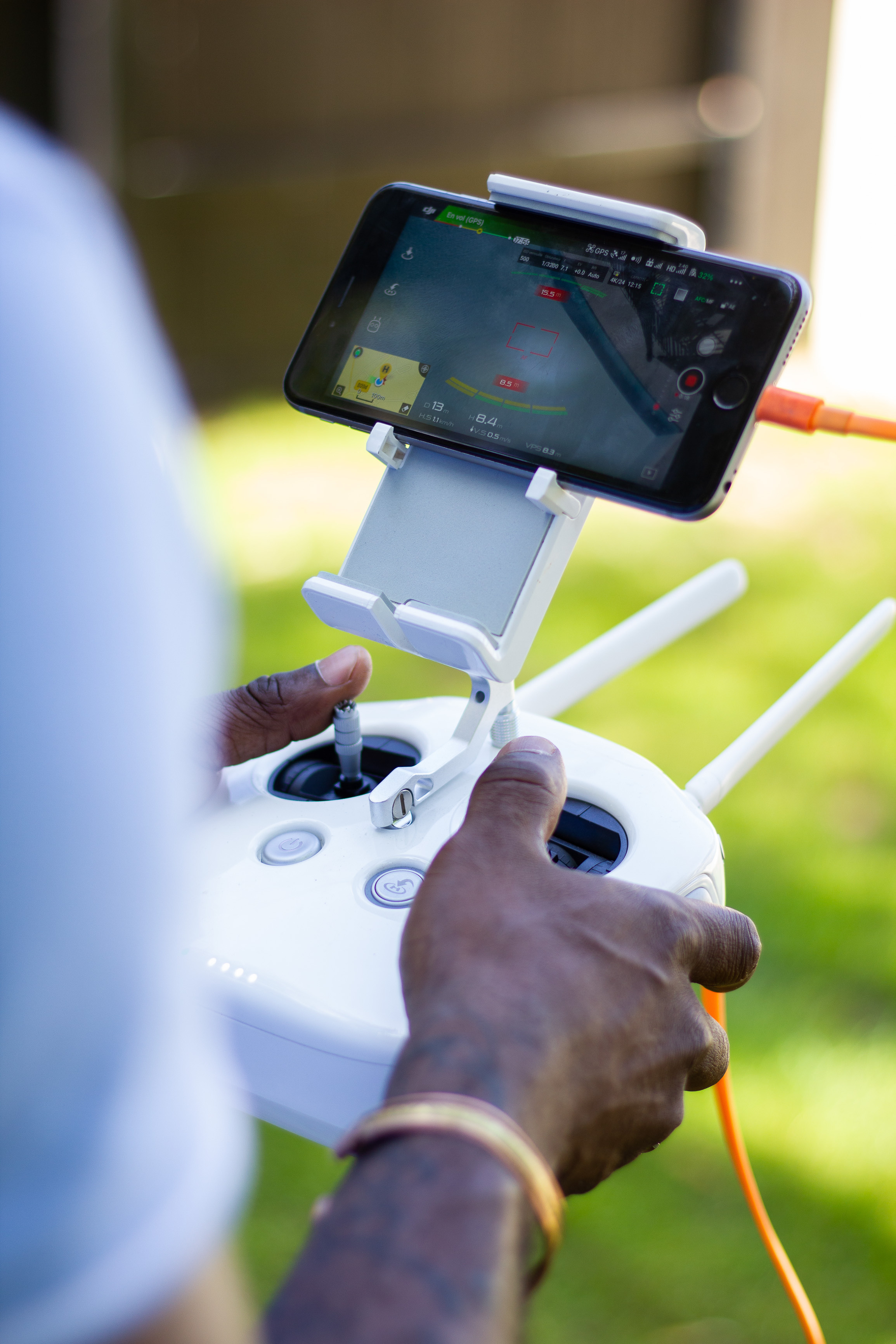 Backstage de tournage T&K. Photographe professionnelle à Poitiers, Tours et Châtellerault | Studio photo entre Poitiers et Tours – portraits, familles, entreprises, ma
