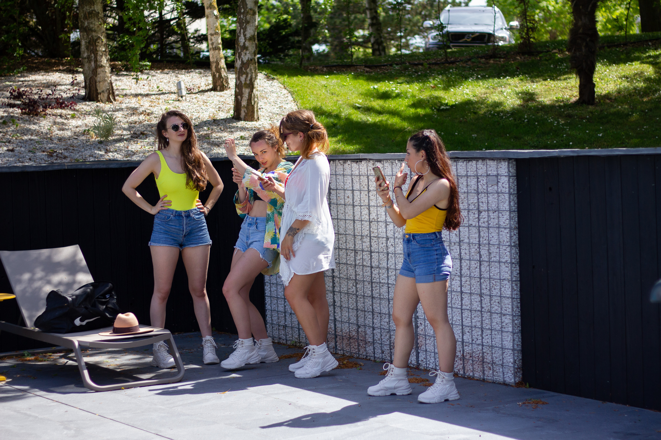 Backstage de tournage T&K. Photographe professionnelle à Poitiers, Tours et Châtellerault | Studio photo entre Poitiers et Tours – portraits, familles, entreprises, ma