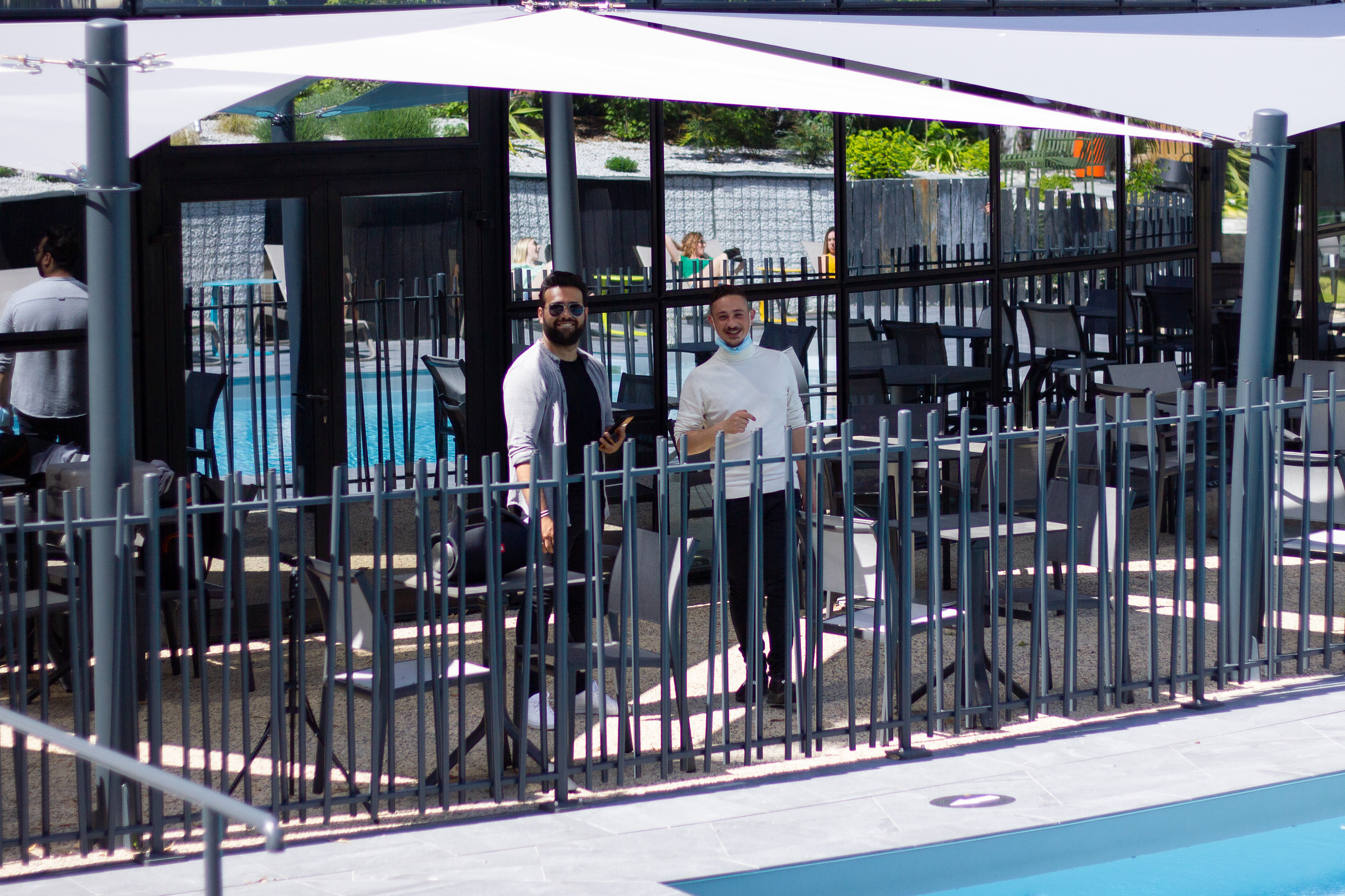 Backstage de tournage T&K. Photographe professionnelle à Poitiers, Tours et Châtellerault | Studio photo entre Poitiers et Tours – portraits, familles, entreprises, ma