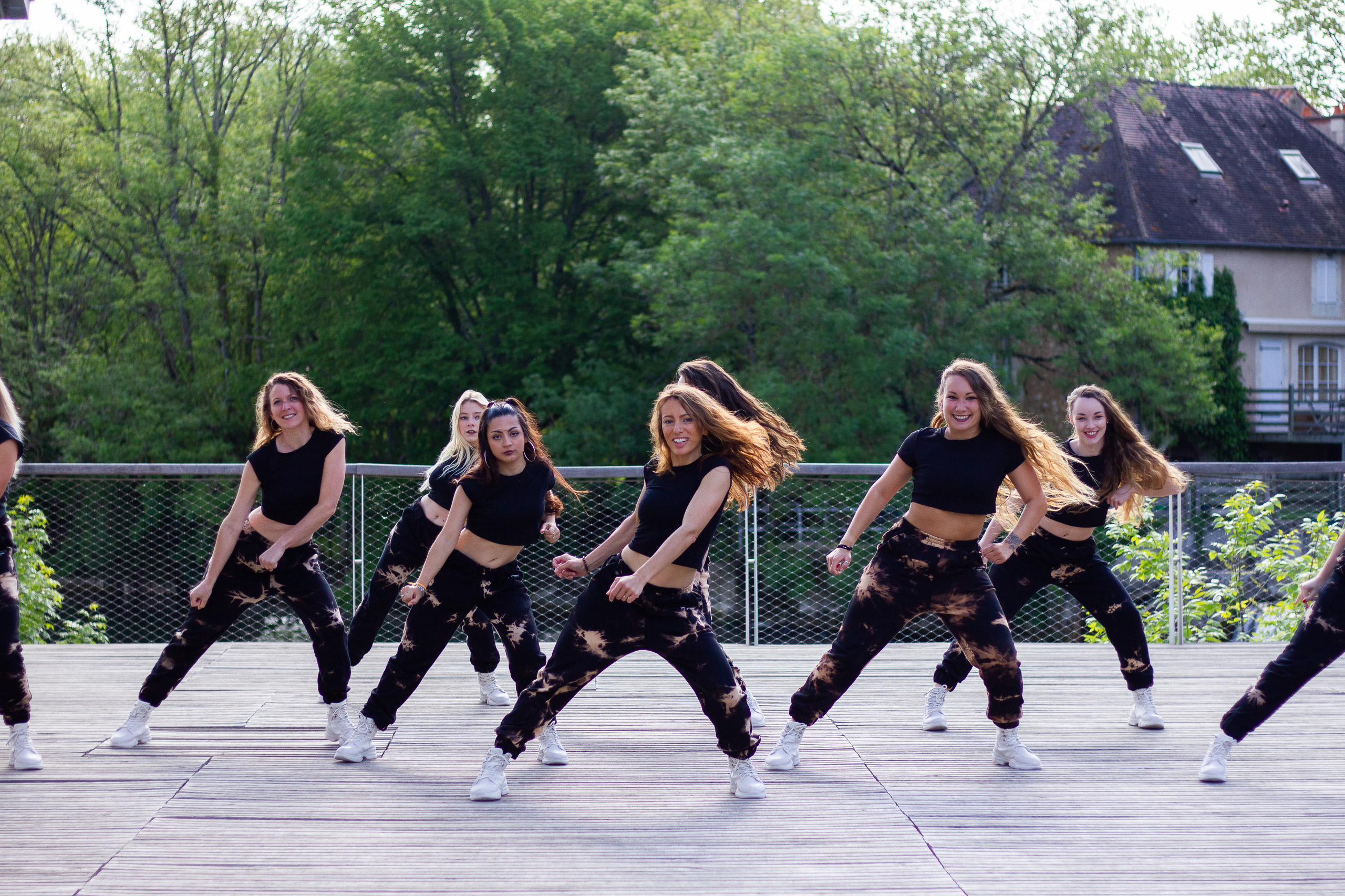 Backstage de tournage T&K. Photographe professionnelle à Poitiers, Tours et Châtellerault | Studio photo entre Poitiers et Tours – portraits, familles, entreprises, ma