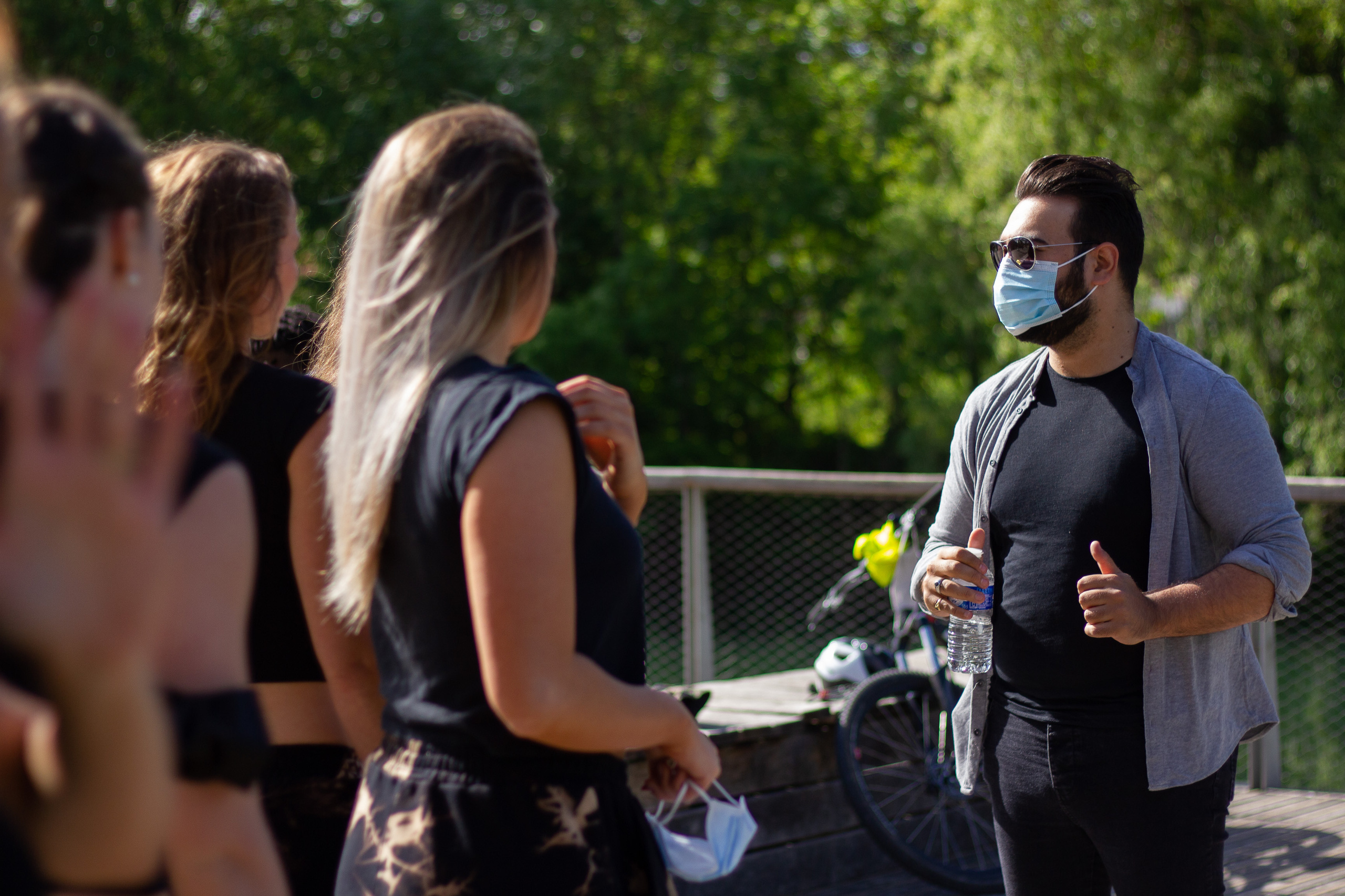 Backstage de tournage T&K. Photographe professionnelle à Poitiers, Tours et Châtellerault | Studio photo entre Poitiers et Tours – portraits, familles, entreprises, ma