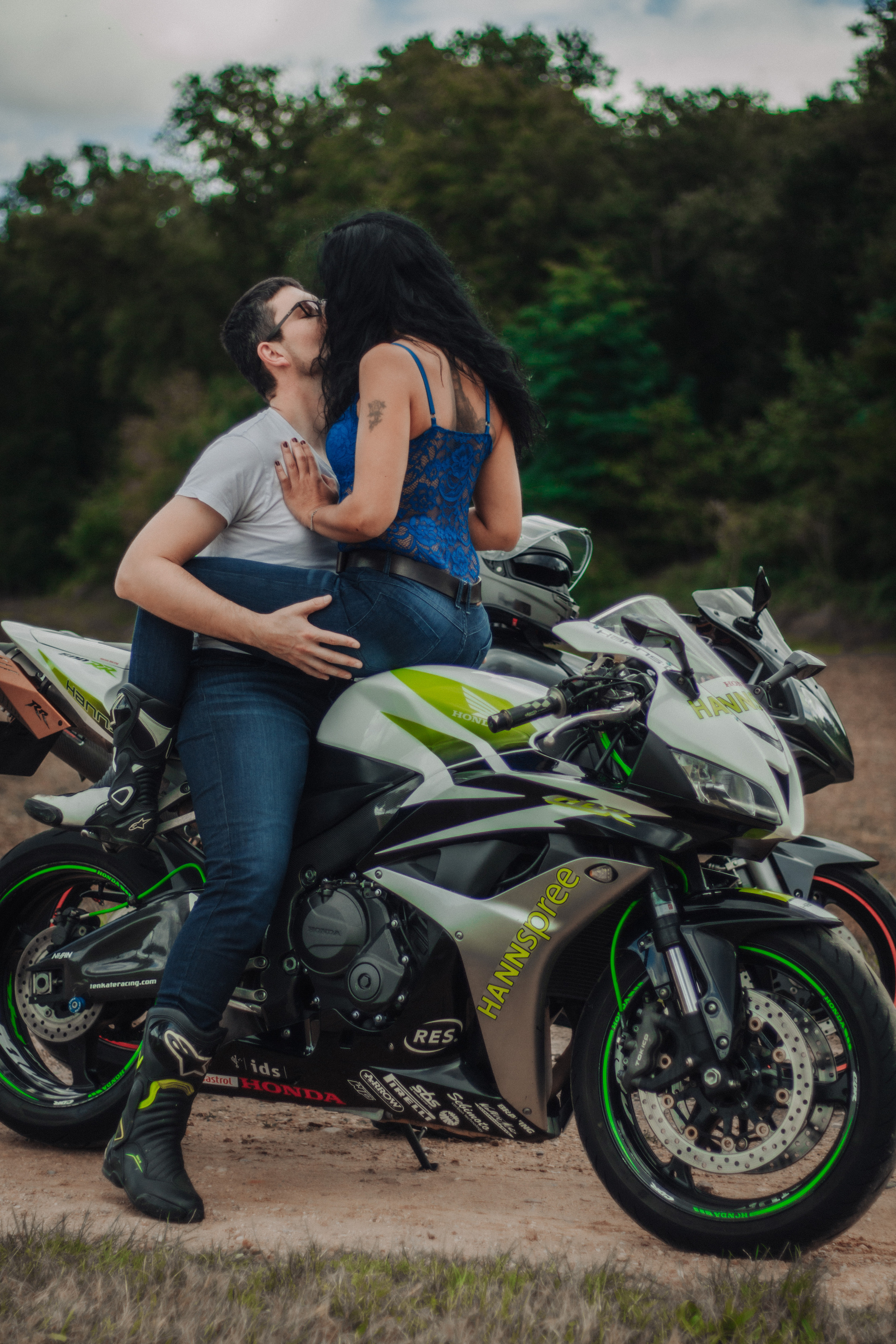 Bike Couple. Photographe professionnelle à Poitiers, Tours et Châtellerault | Studio photo entre Poitiers et Tours – portraits, familles, entreprises, ma