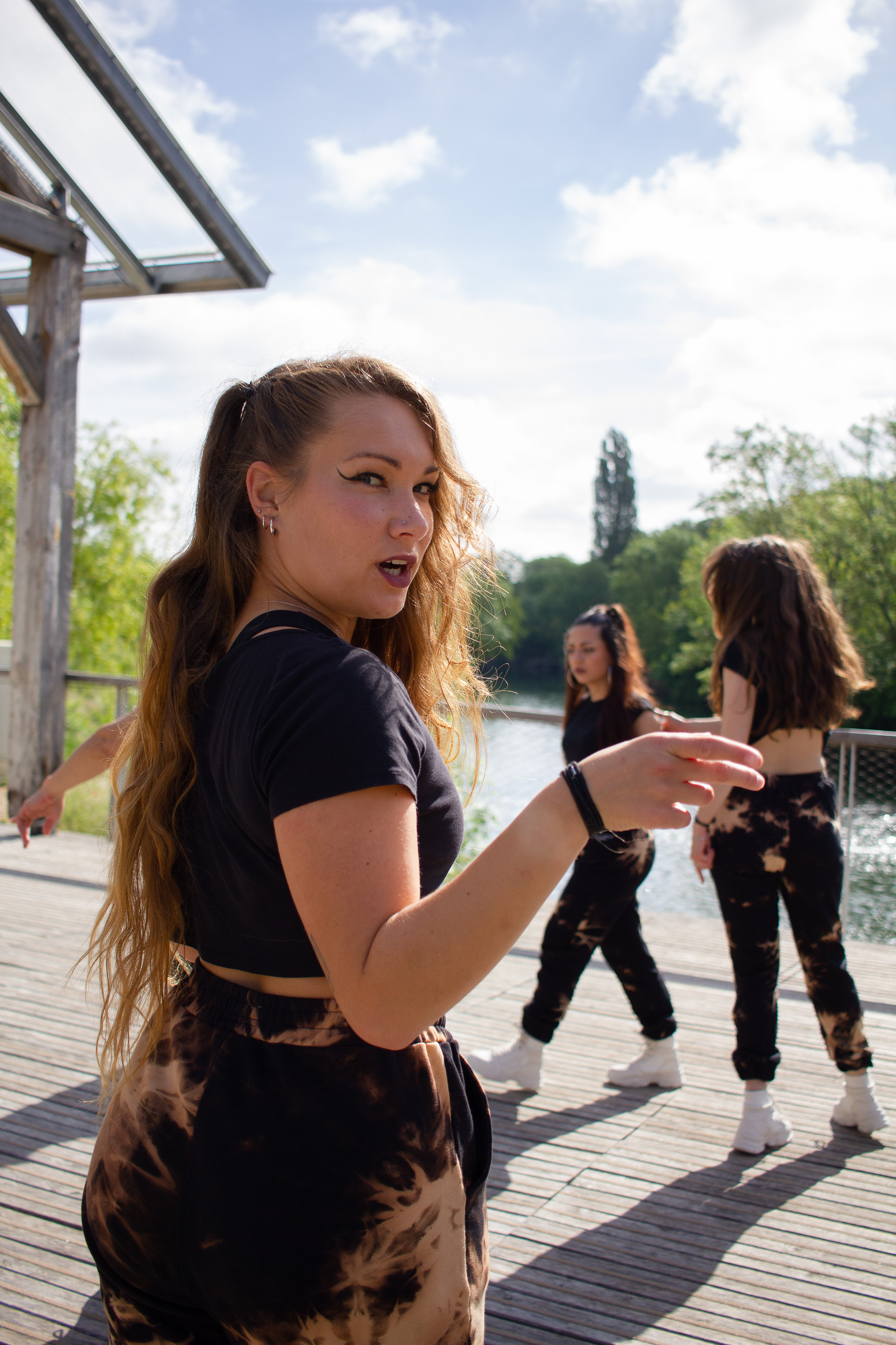 Backstage de tournage T&K. Photographe professionnelle à Poitiers, Tours et Châtellerault | Studio photo entre Poitiers et Tours – portraits, familles, entreprises, ma
