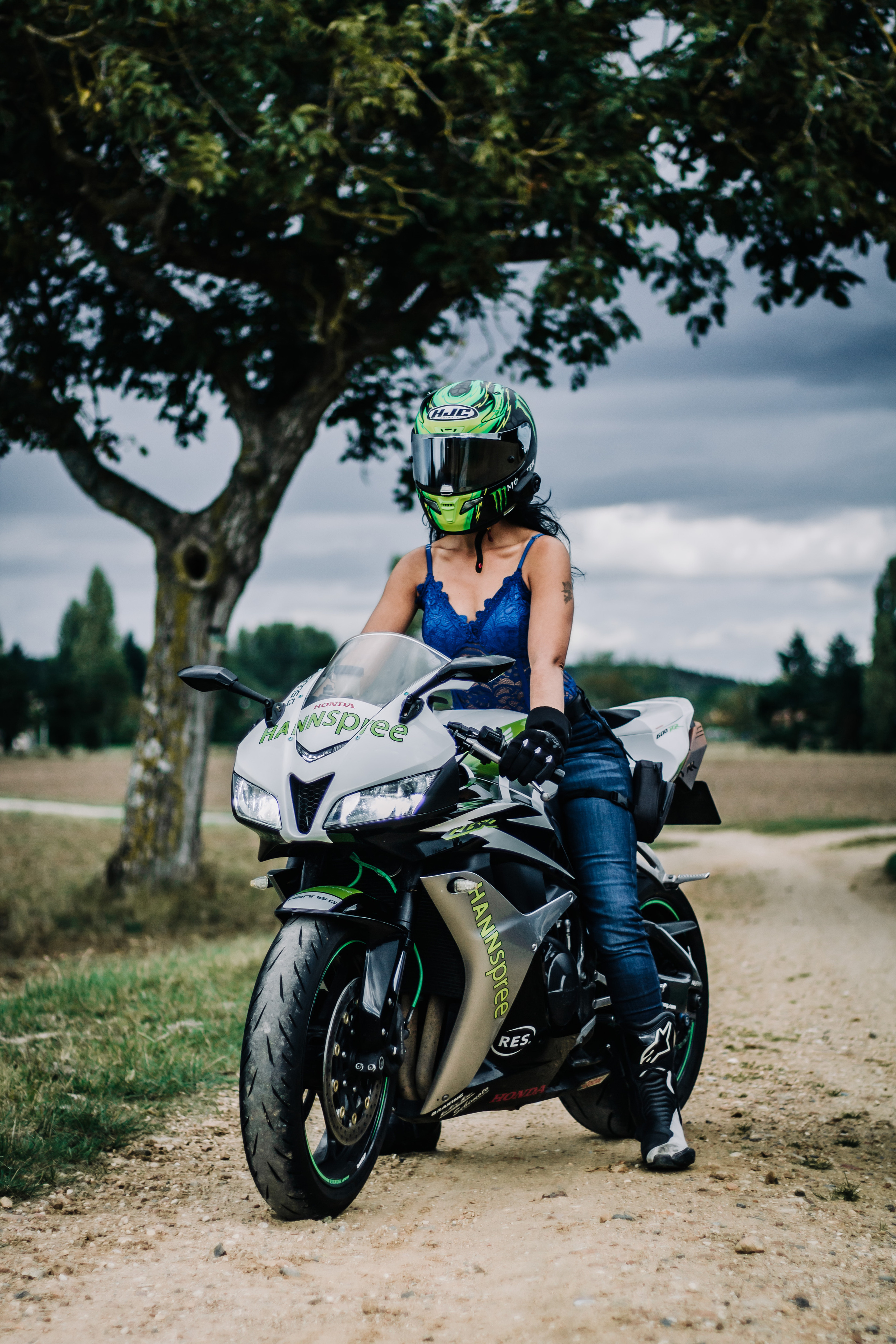 Bike Couple. Photographe professionnelle à Poitiers, Tours et Châtellerault | Studio photo entre Poitiers et Tours – portraits, familles, entreprises, ma