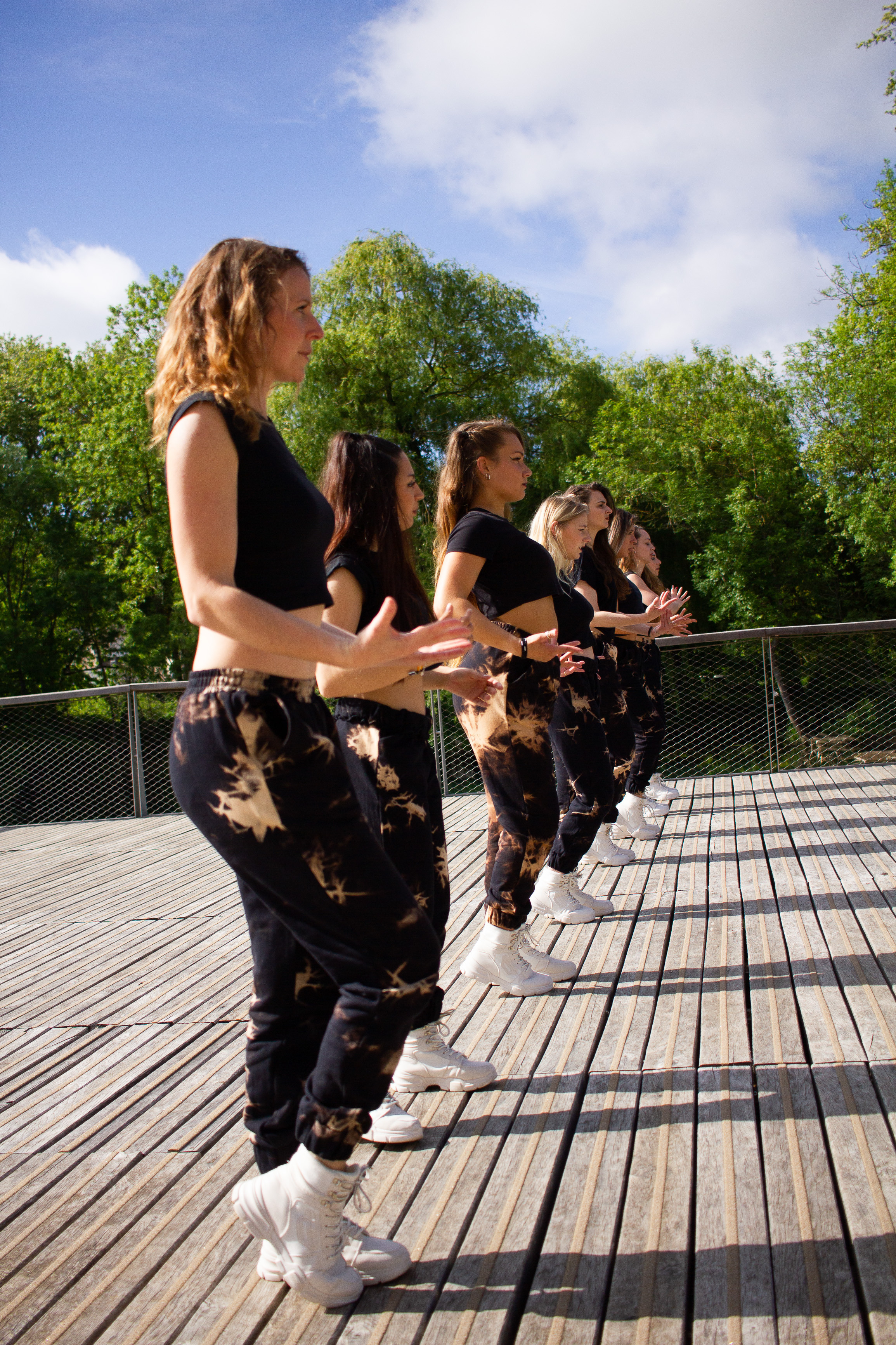 Backstage de tournage T&K. Photographe professionnelle à Poitiers, Tours et Châtellerault | Studio photo entre Poitiers et Tours – portraits, familles, entreprises, ma