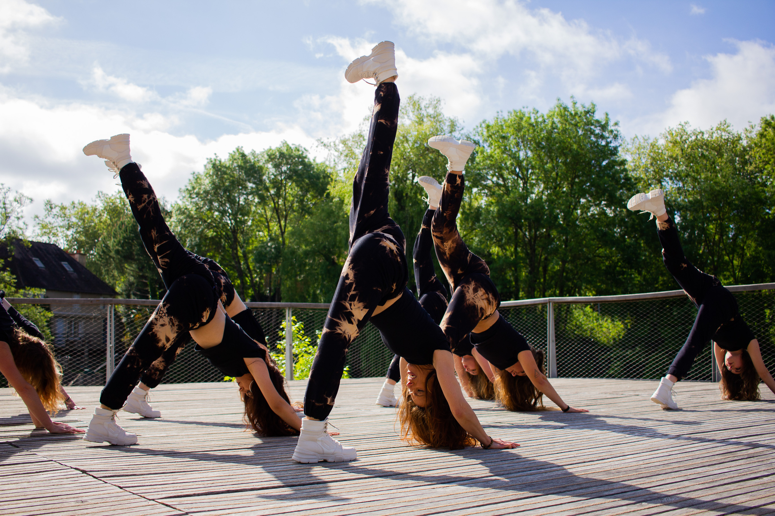 Backstage de tournage T&K. Photographe professionnelle à Poitiers, Tours et Châtellerault | Studio photo entre Poitiers et Tours – portraits, familles, entreprises, ma