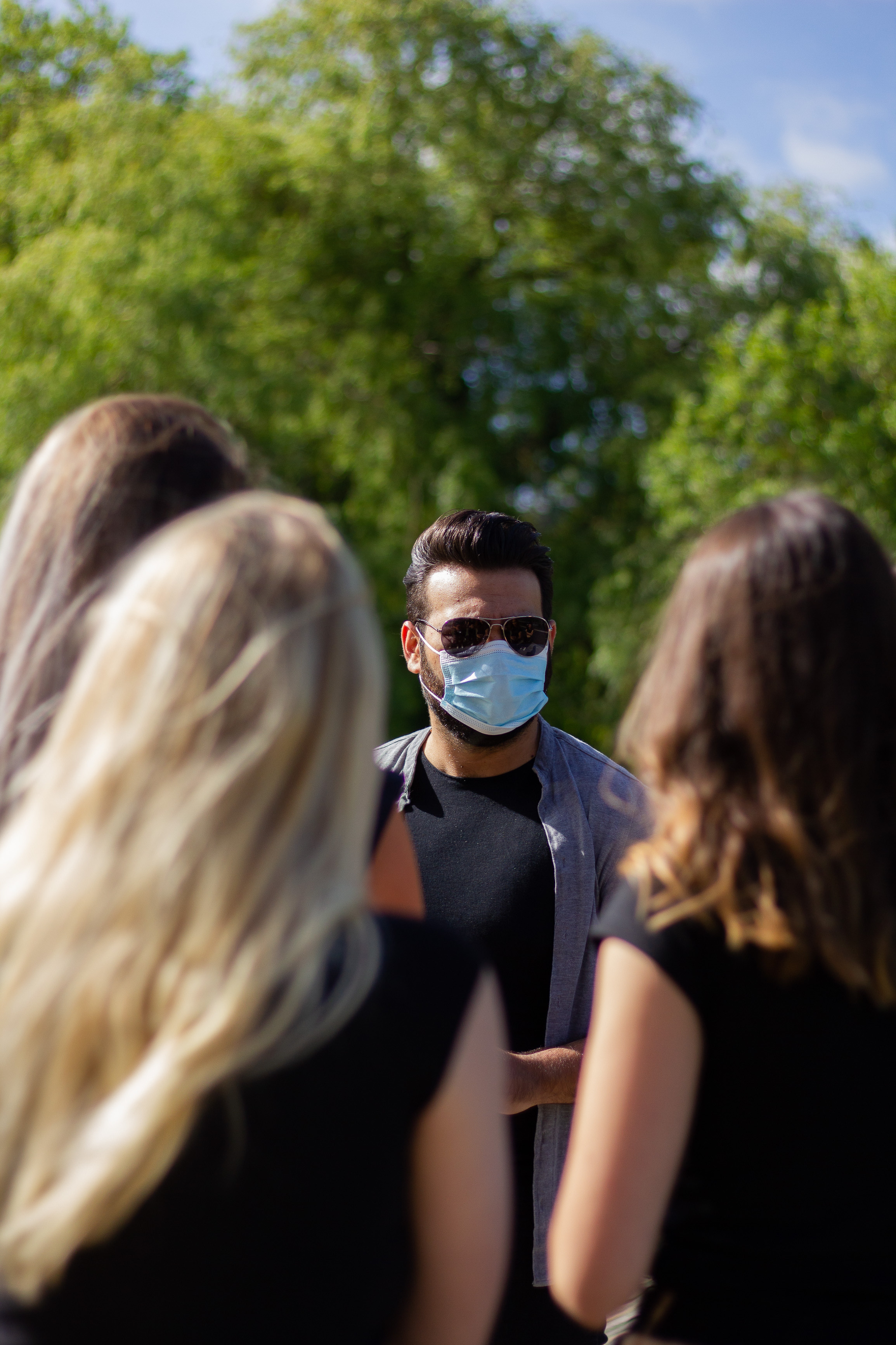 Backstage de tournage T&K. Photographe professionnelle à Poitiers, Tours et Châtellerault | Studio photo entre Poitiers et Tours – portraits, familles, entreprises, ma