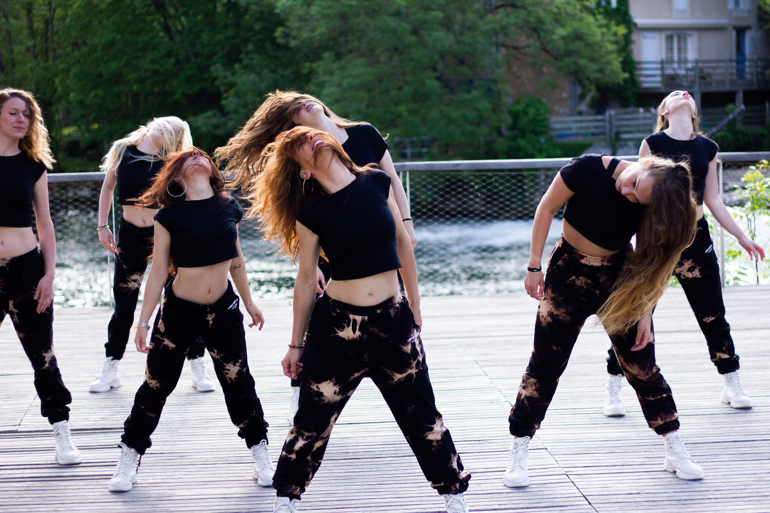 Backstage de tournage T&K. Photographe professionnelle à Poitiers, Tours et Châtellerault | Studio photo entre Poitiers et Tours – portraits, familles, entreprises, ma