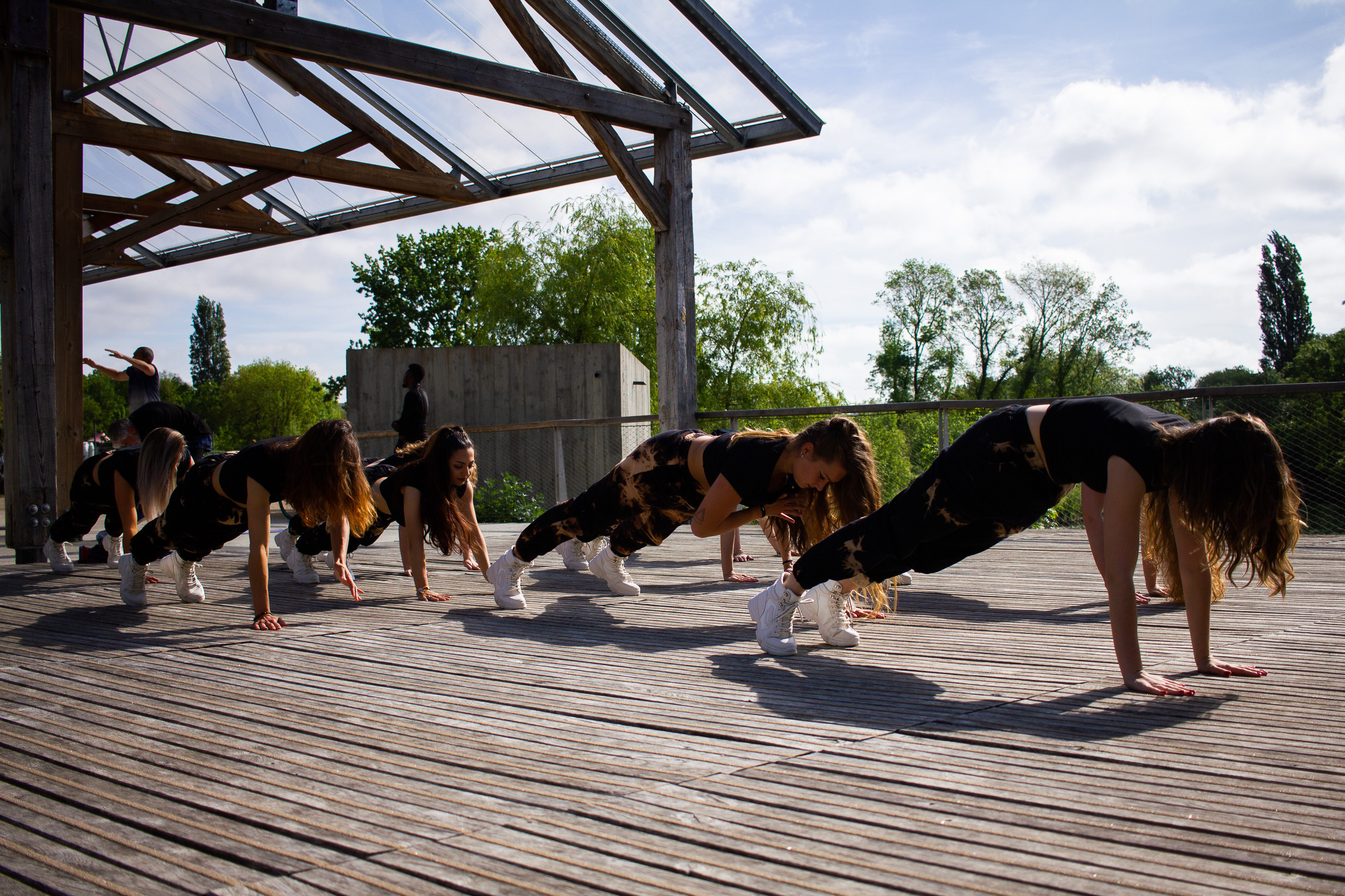 Backstage de tournage T&K. Photographe professionnelle à Poitiers, Tours et Châtellerault | Studio photo entre Poitiers et Tours – portraits, familles, entreprises, ma