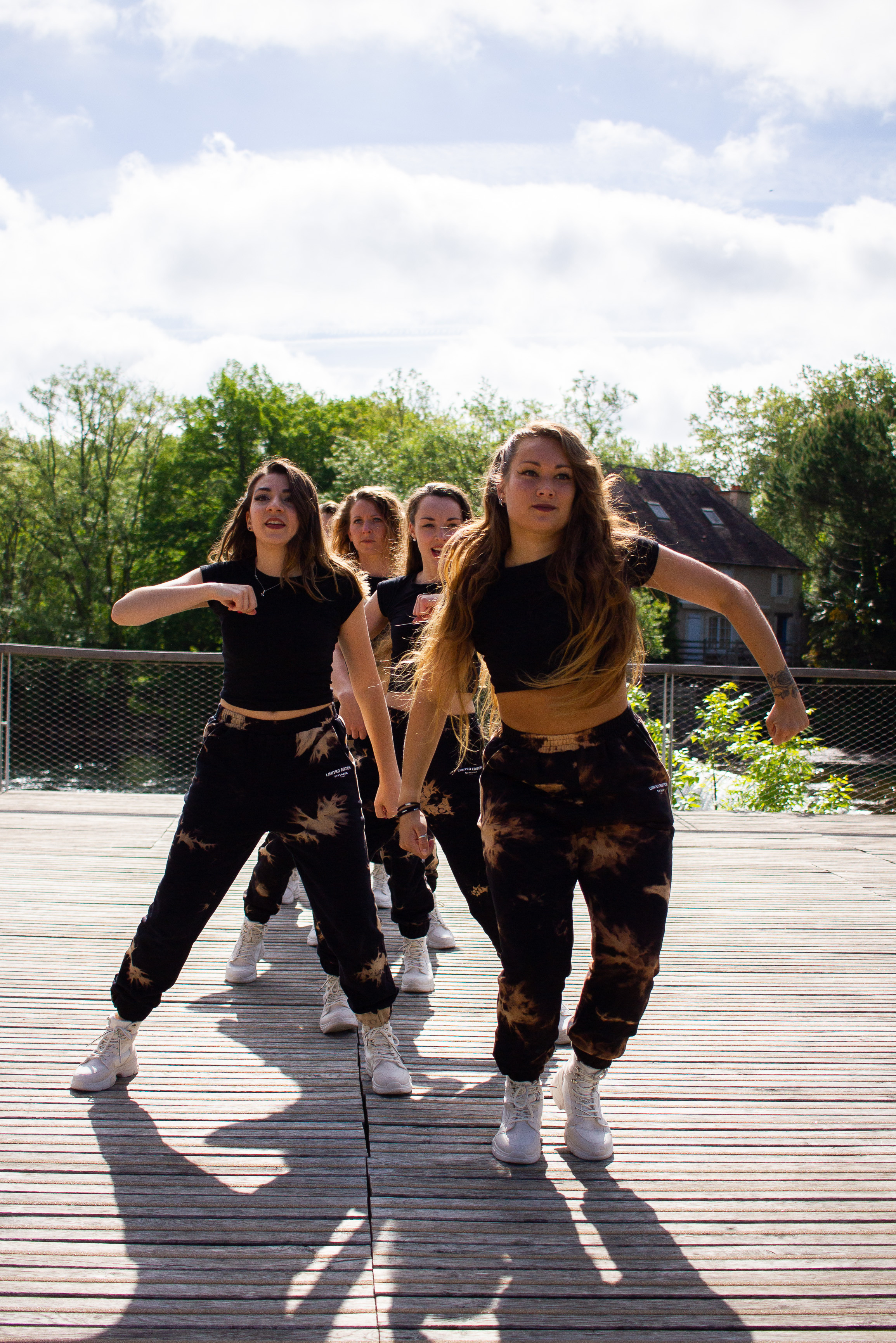 Backstage de tournage T&K. Photographe professionnelle à Poitiers, Tours et Châtellerault | Studio photo entre Poitiers et Tours – portraits, familles, entreprises, ma