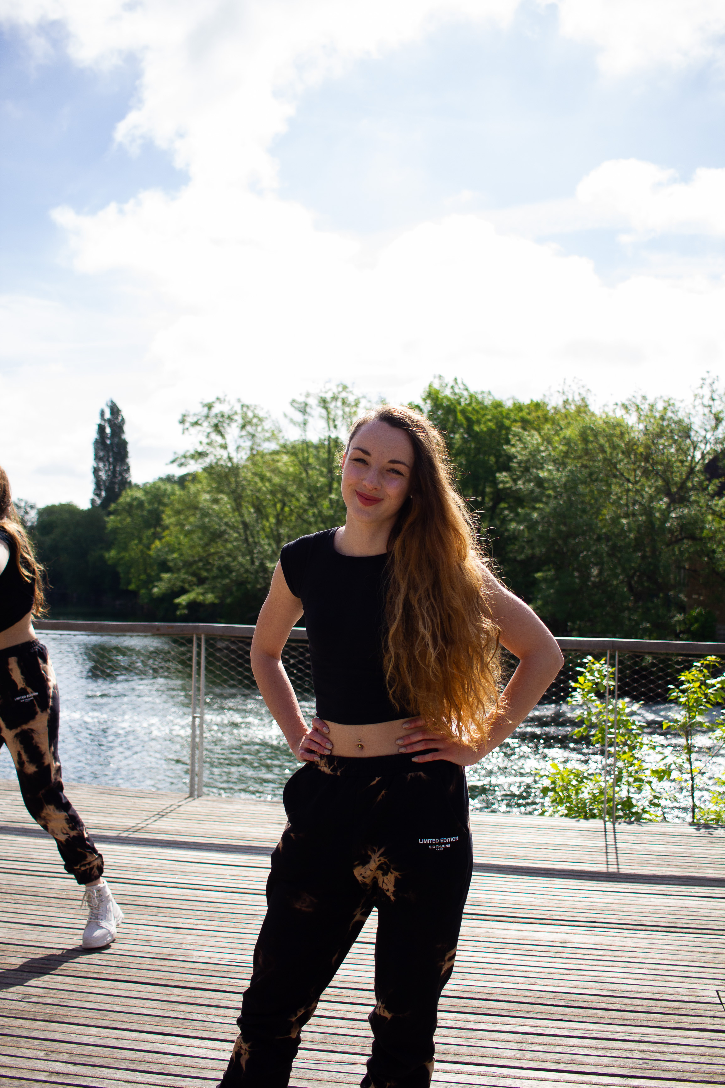 Backstage de tournage T&K. Photographe professionnelle à Poitiers, Tours et Châtellerault | Studio photo entre Poitiers et Tours – portraits, familles, entreprises, ma