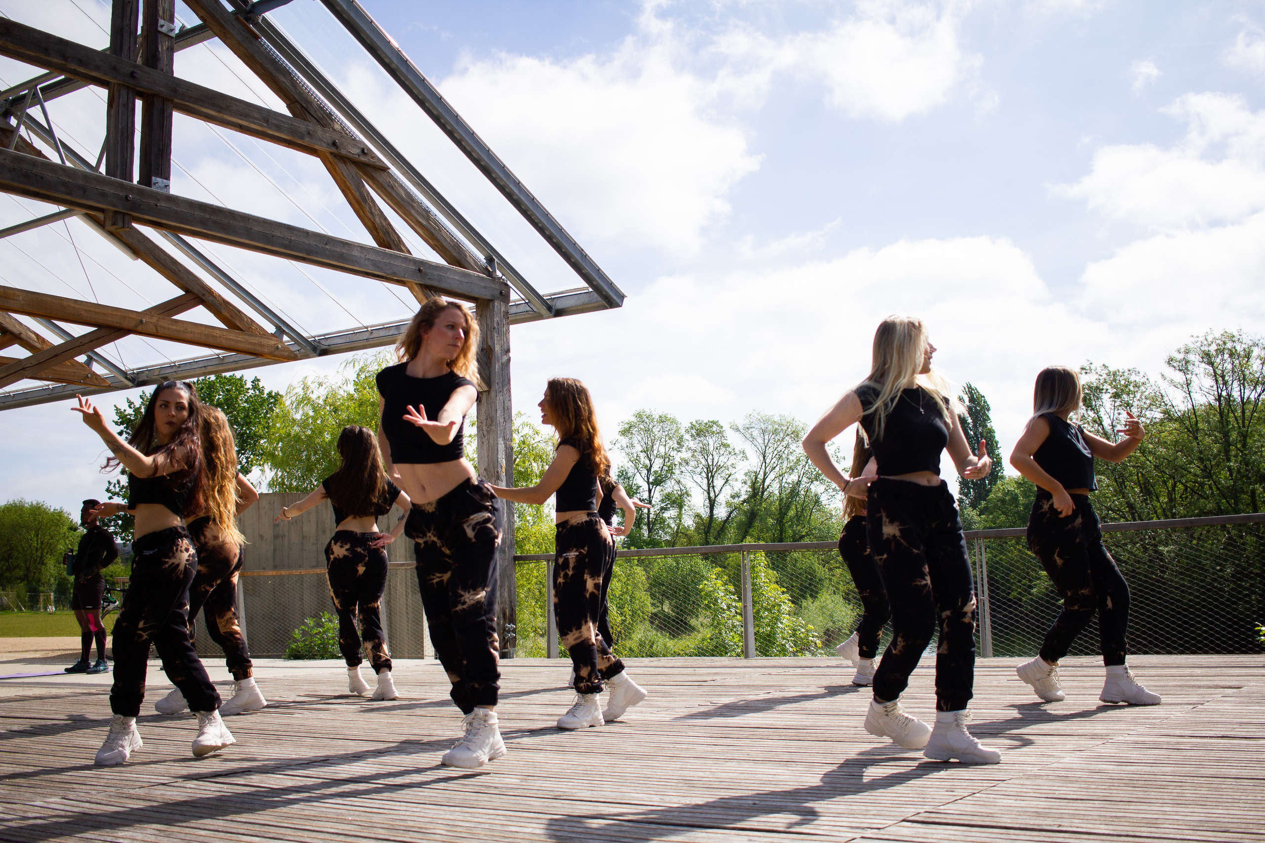 Backstage de tournage T&K. Photographe professionnelle à Poitiers, Tours et Châtellerault | Studio photo entre Poitiers et Tours – portraits, familles, entreprises, ma