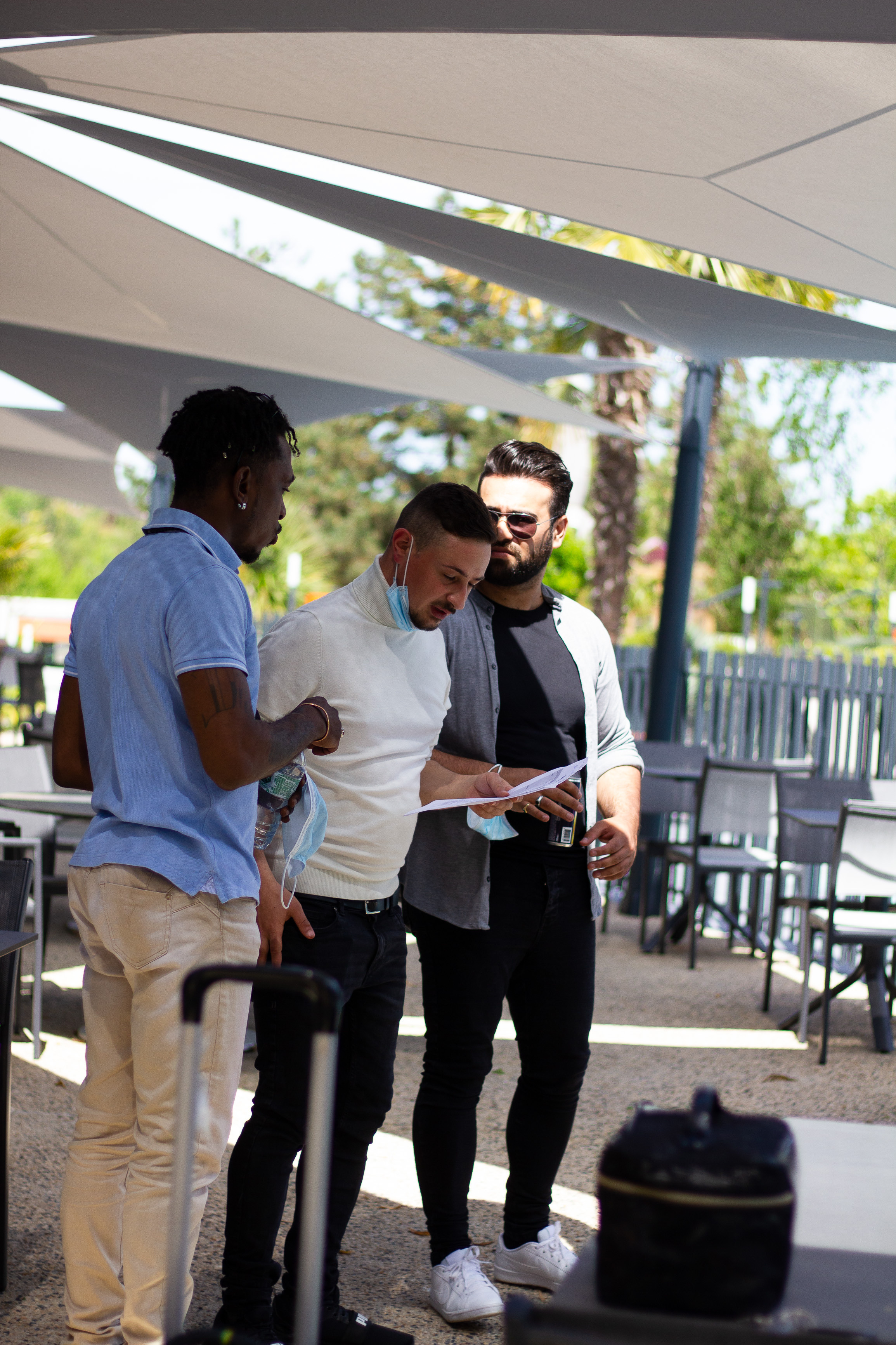 Backstage de tournage T&K. Photographe professionnelle à Poitiers, Tours et Châtellerault | Studio photo entre Poitiers et Tours – portraits, familles, entreprises, ma