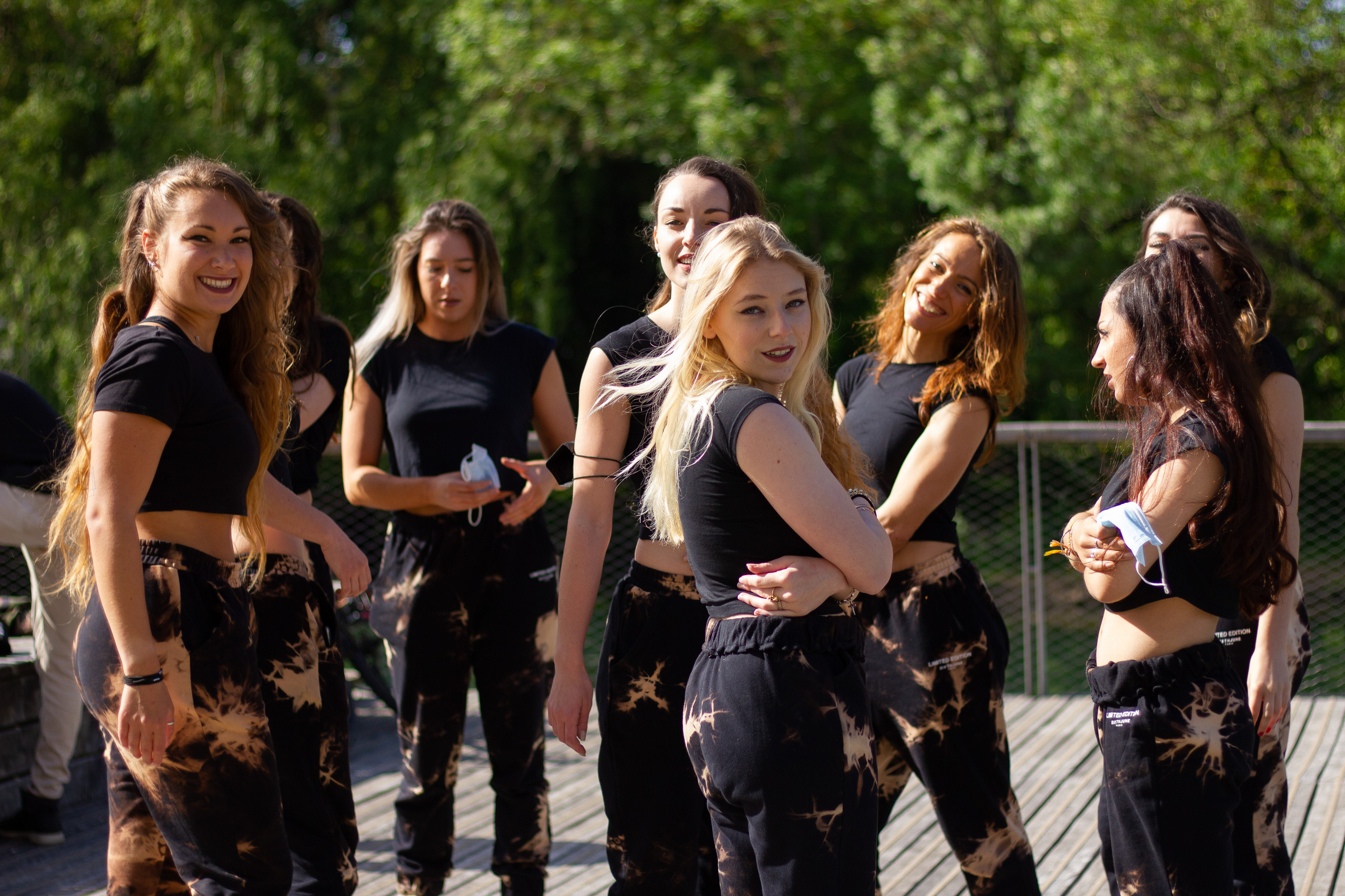 Backstage de tournage T&K. Photographe professionnelle à Poitiers, Tours et Châtellerault | Studio photo entre Poitiers et Tours – portraits, familles, entreprises, ma