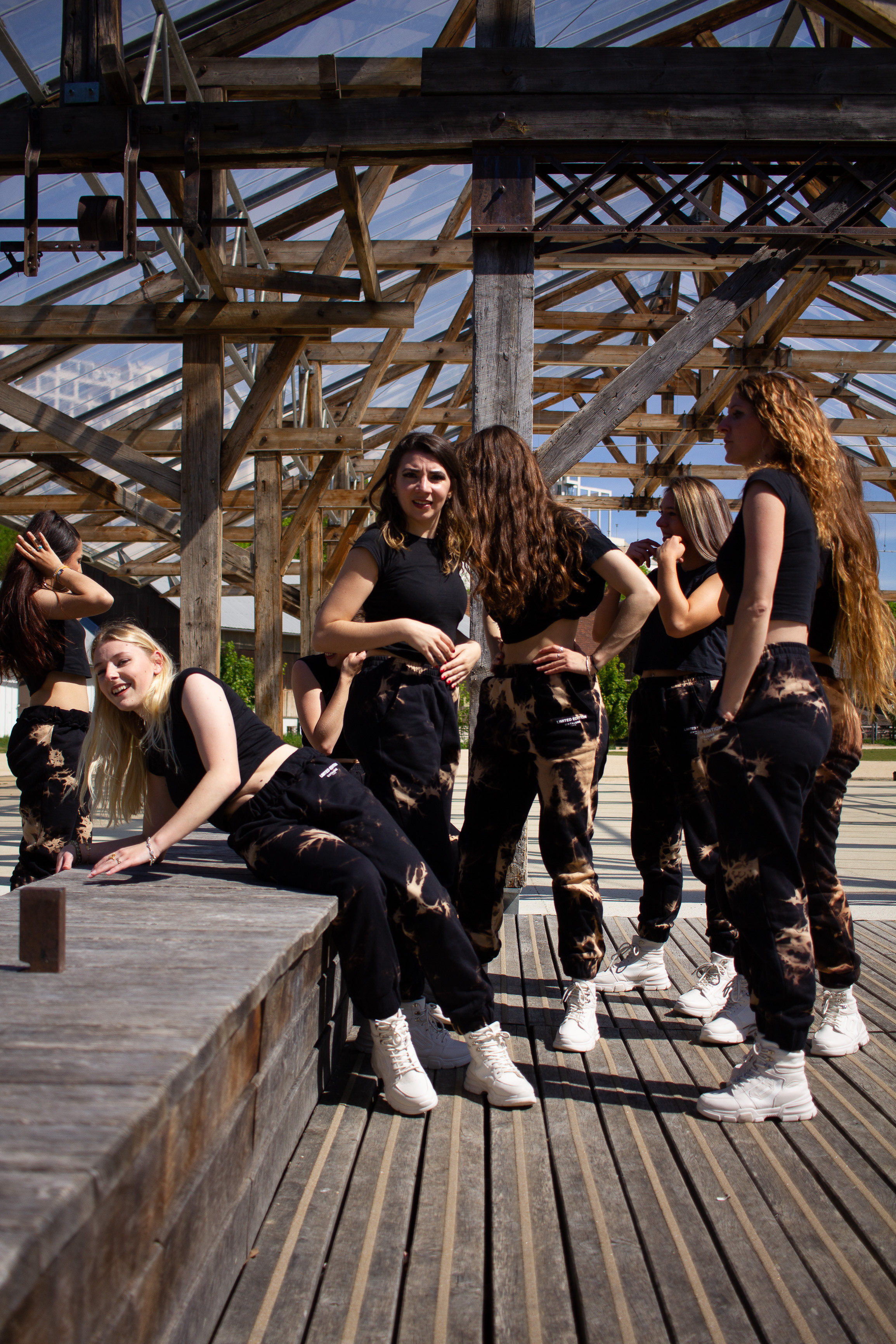 Backstage de tournage T&K. Photographe professionnelle à Poitiers, Tours et Châtellerault | Studio photo entre Poitiers et Tours – portraits, familles, entreprises, ma