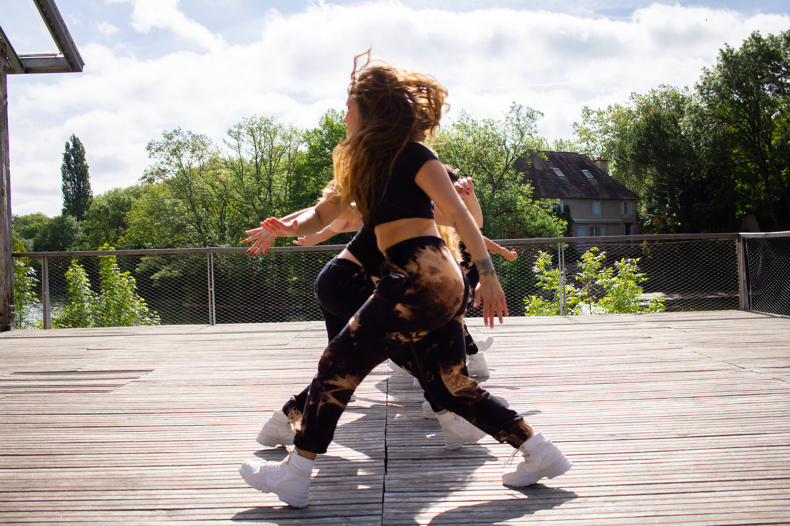 Backstage de tournage T&K. Photographe professionnelle à Poitiers, Tours et Châtellerault | Studio photo entre Poitiers et Tours – portraits, familles, entreprises, ma