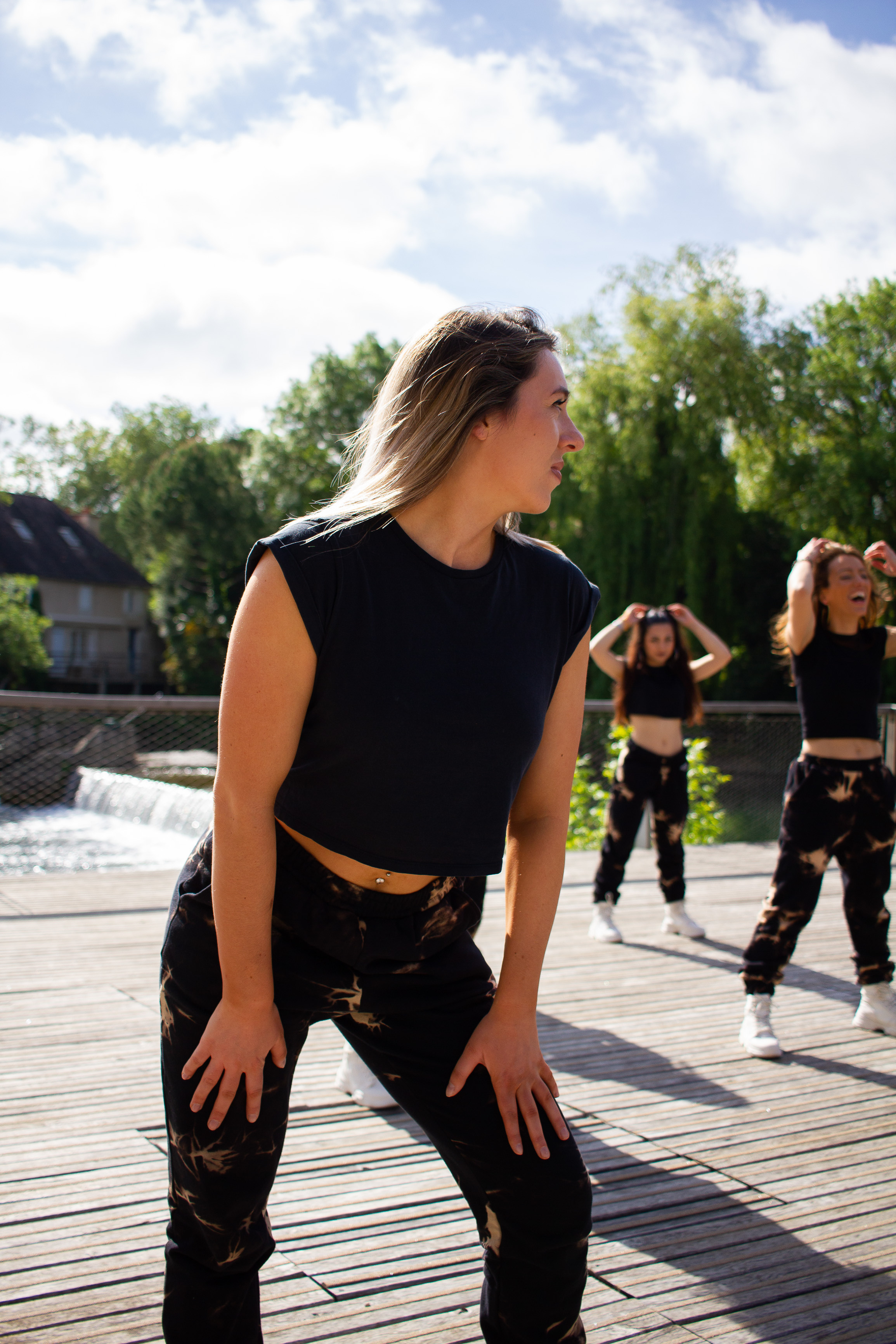 Backstage de tournage T&K. Photographe professionnelle à Poitiers, Tours et Châtellerault | Studio photo entre Poitiers et Tours – portraits, familles, entreprises, ma