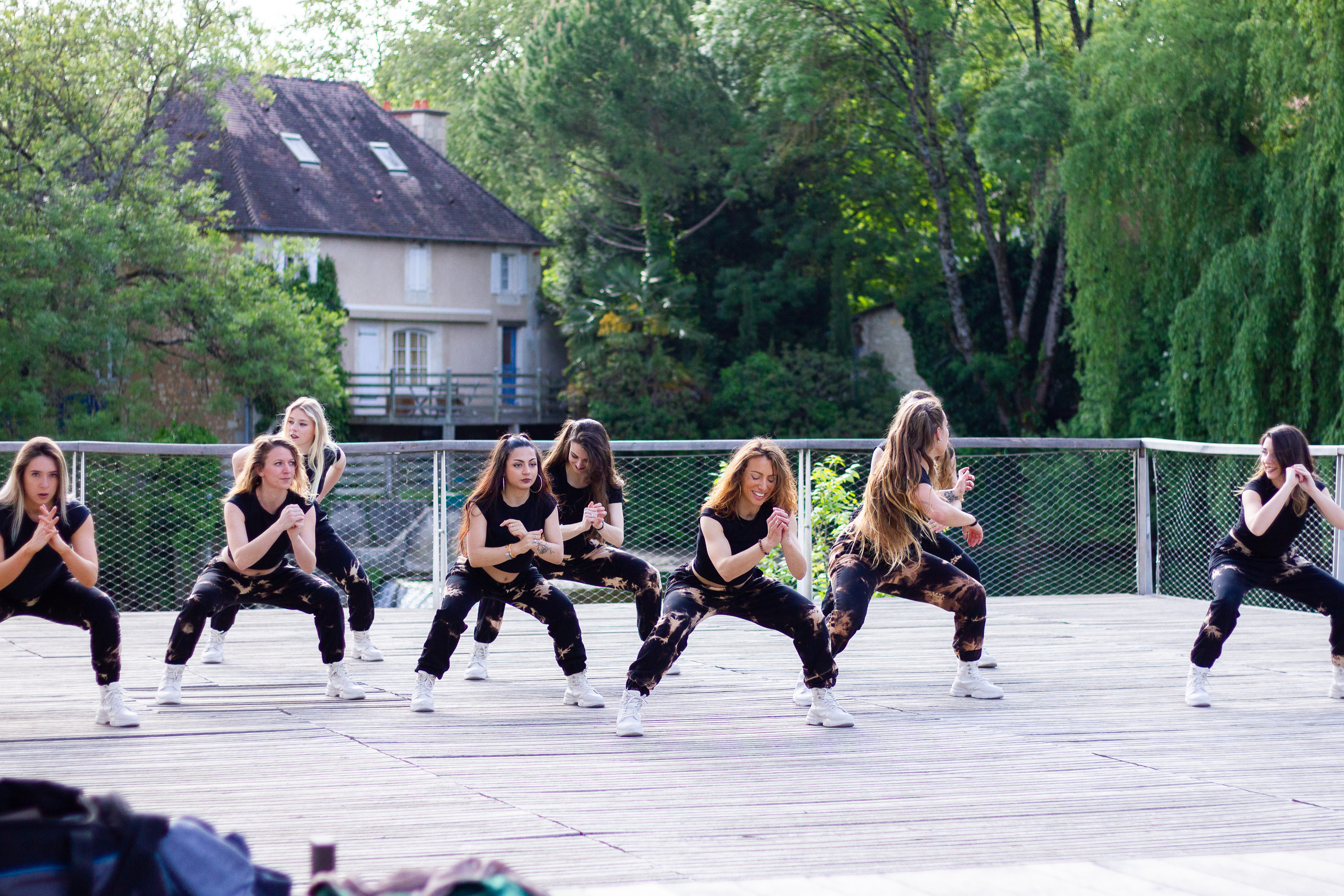 Backstage de tournage T&K. Photographe professionnelle à Poitiers, Tours et Châtellerault | Studio photo entre Poitiers et Tours – portraits, familles, entreprises, ma