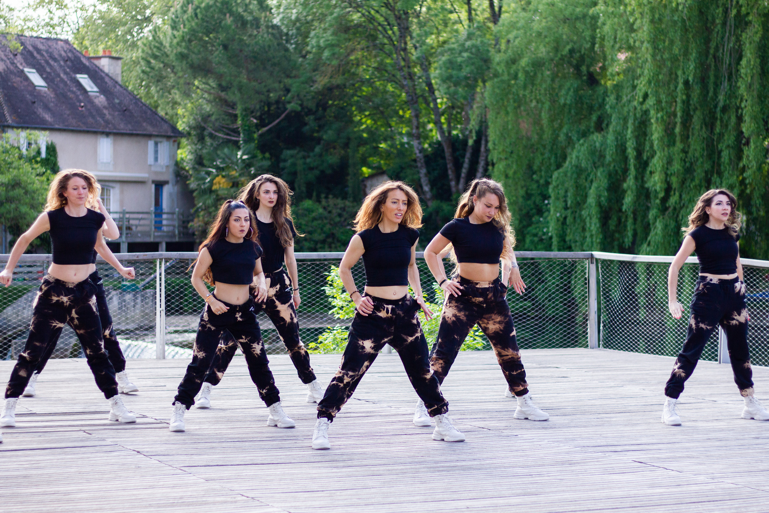 Backstage de tournage T&K. Photographe professionnelle à Poitiers, Tours et Châtellerault | Studio photo entre Poitiers et Tours – portraits, familles, entreprises, ma