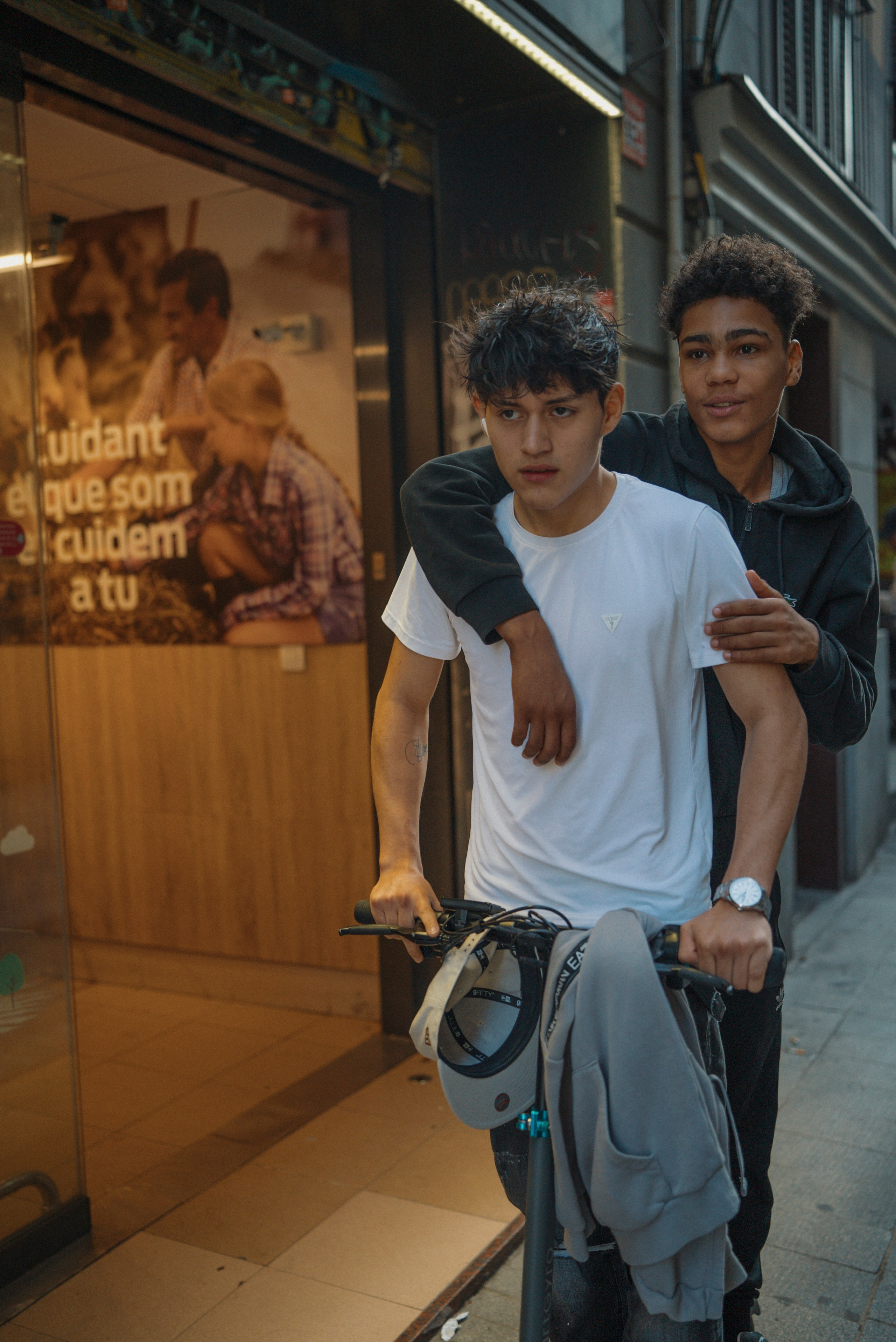 ЕВРОТУР. Стрит-фотография, полная абсурда, идиотизма и красоты