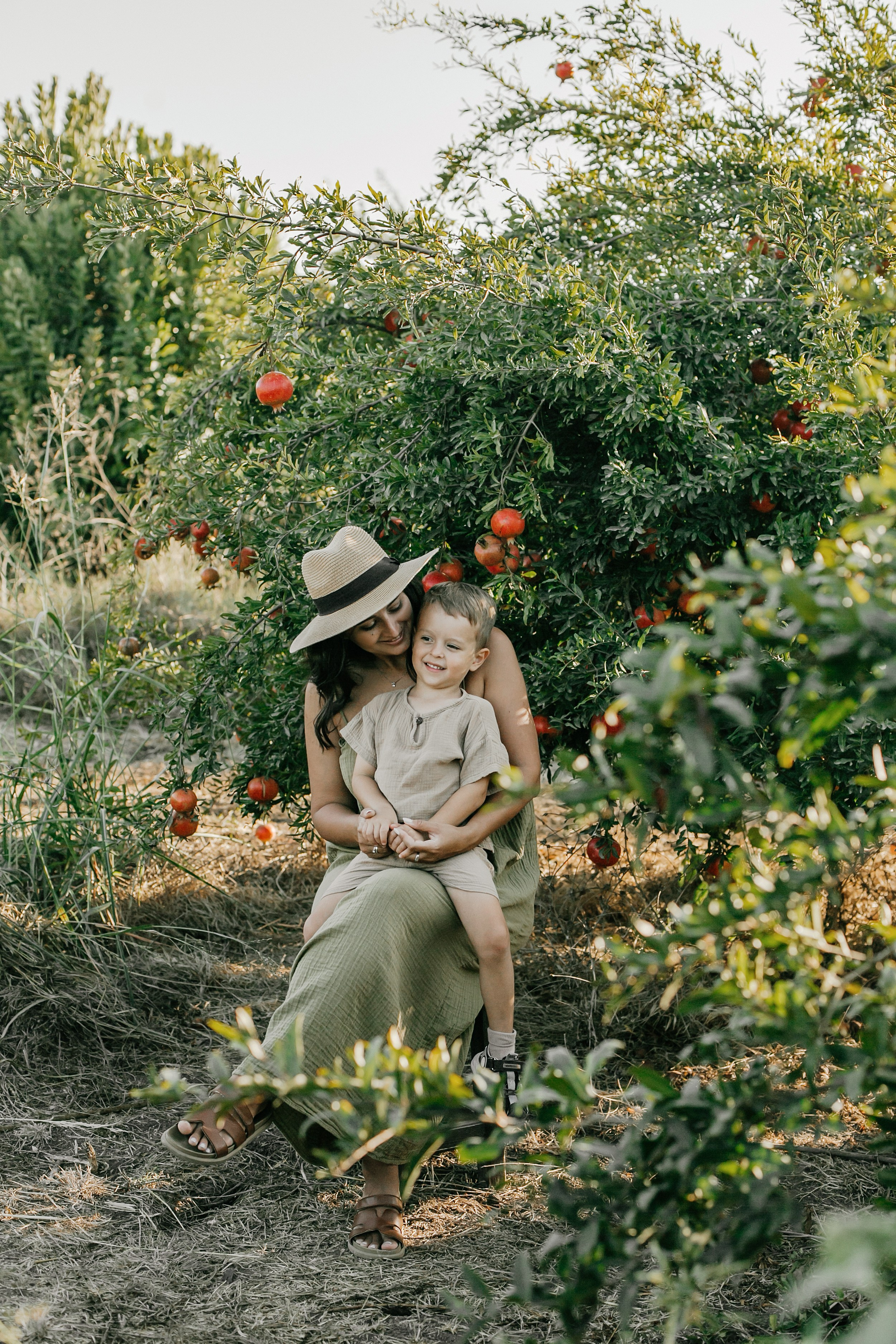 Binyamina garden. Family photographer in Israel